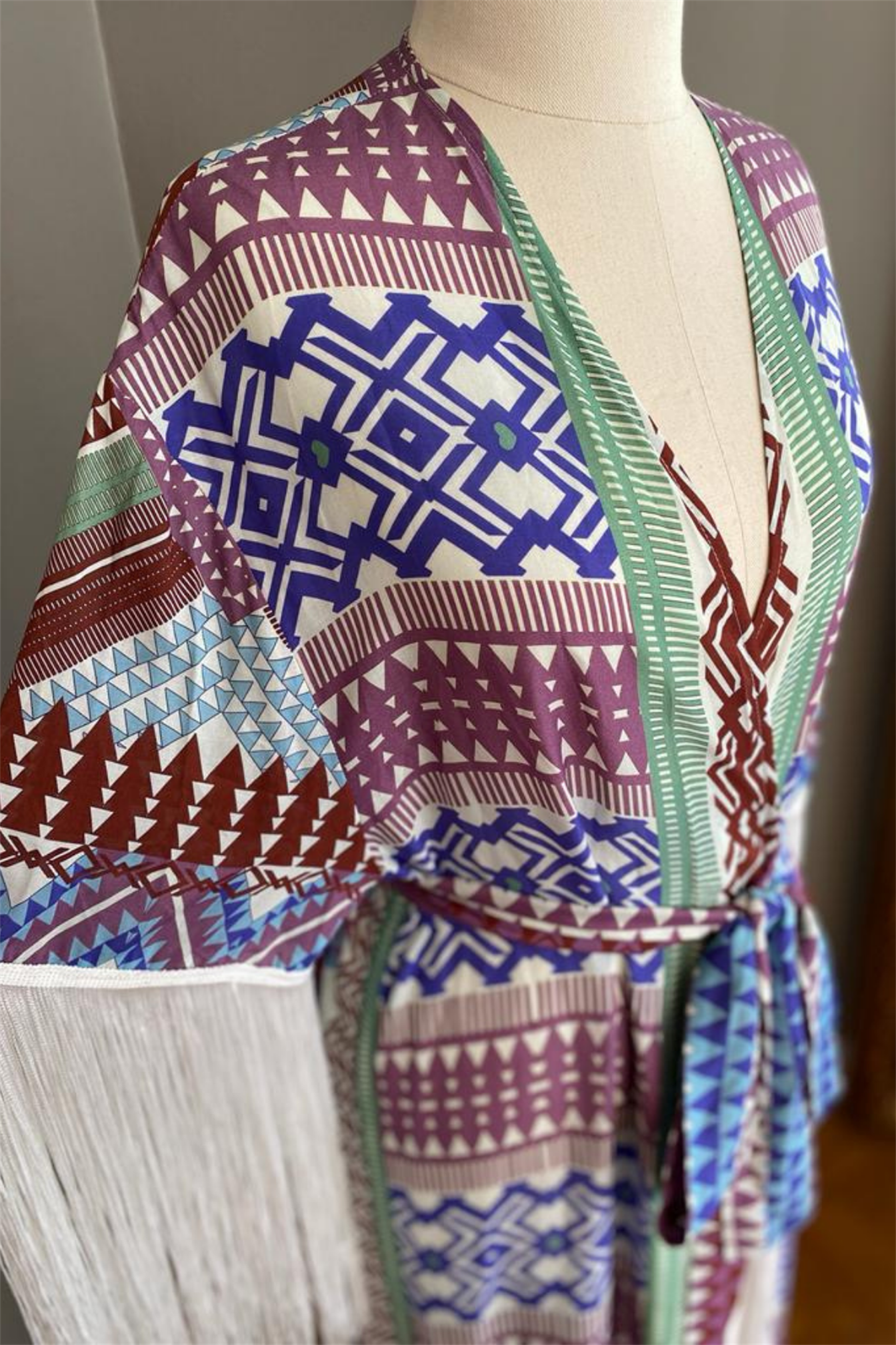 Geometrik Desenli Püsküllü Kimono