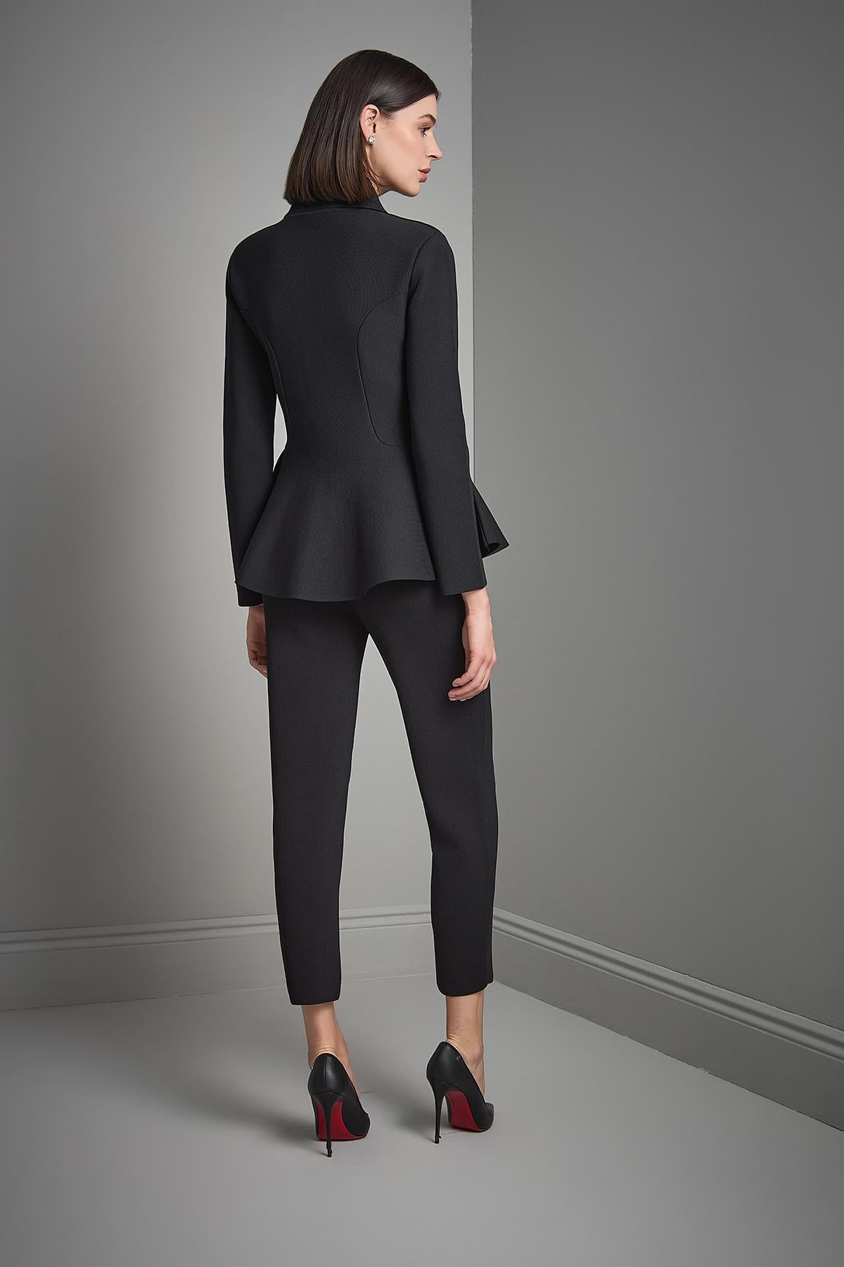 Gizli Düğmeli Peplum Siyah Triko Ceket