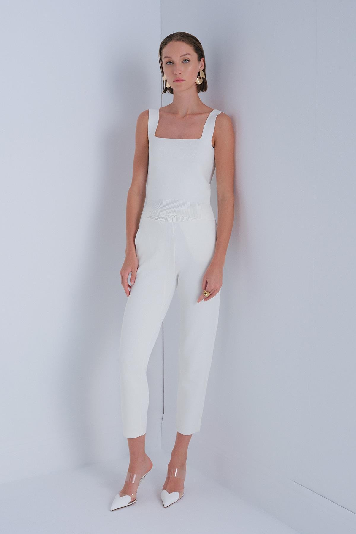 Kare Yaka Ekru Crop Top
