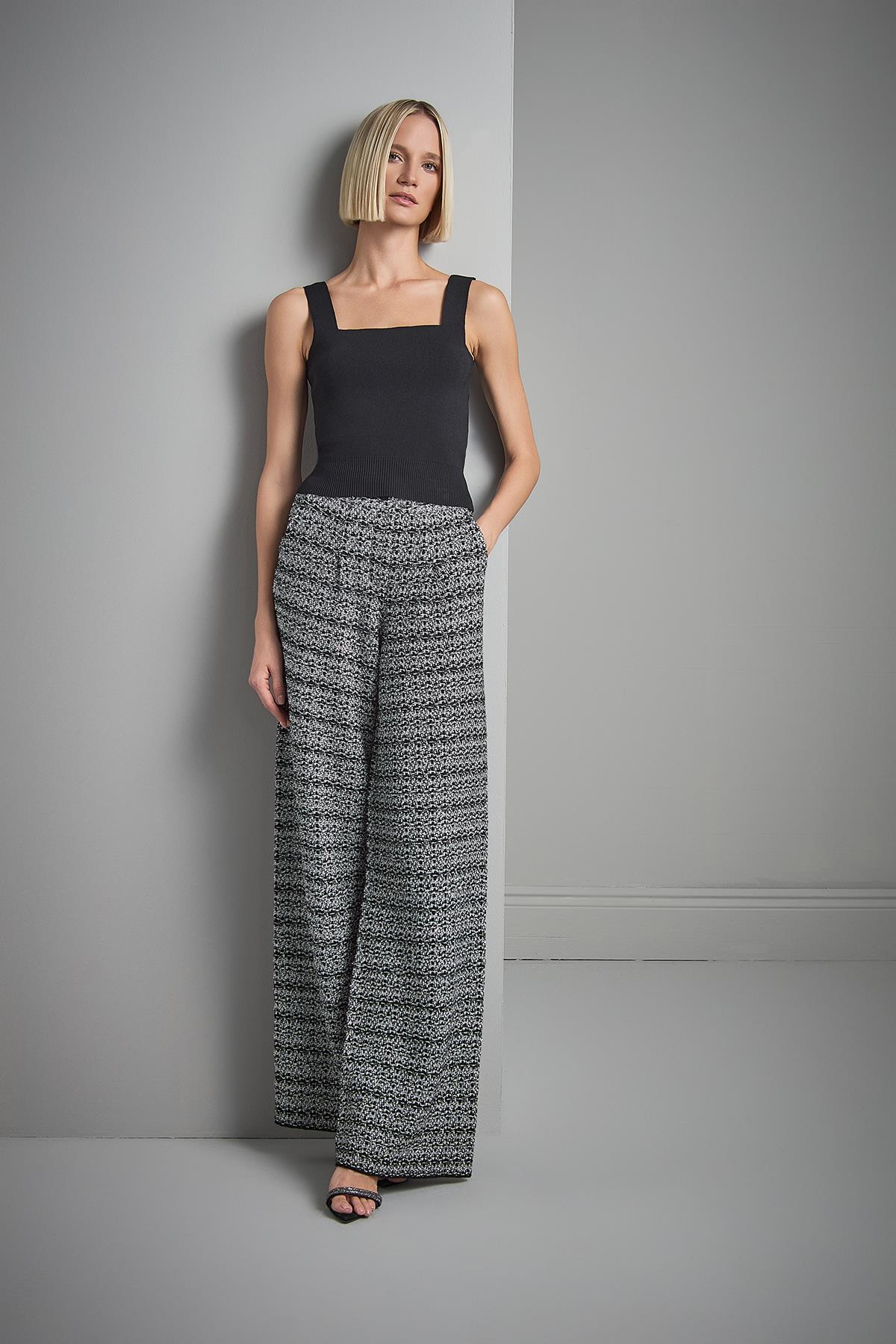 Kare Yaka Siyah Triko Crop Top