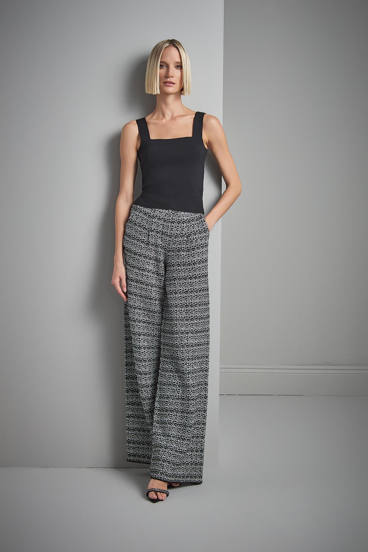 Kare Yaka Siyah Triko Crop Top