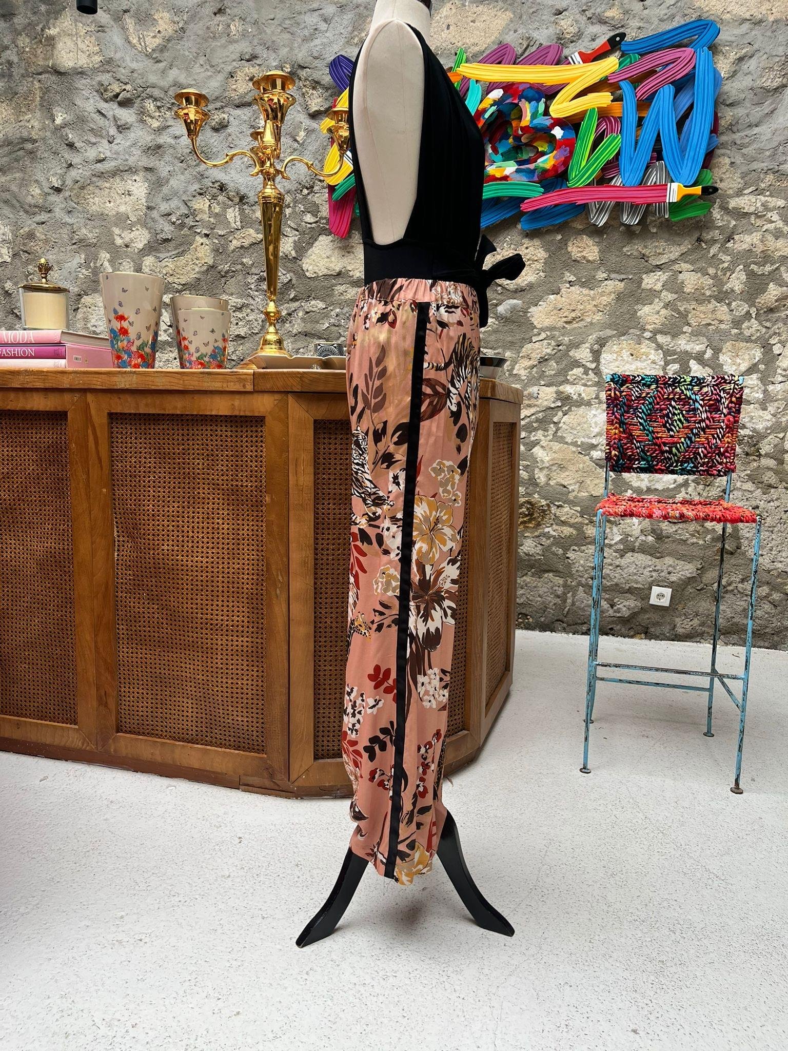 Şerit Detaylı Pantolon