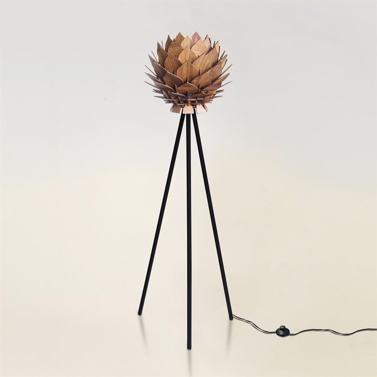 Lotus Metal Ayaklı Yerpuar Anahtarlı Ahşap Modern Tripod Üç Ayaklı Lambader Aydınlatma (Ceviz)