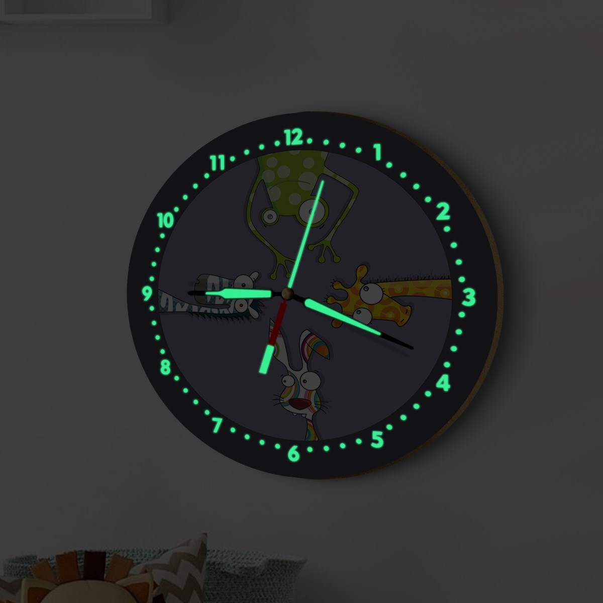 Dekor Loft Fosforlu Gece Parlayan Çocuk Odası Duvar Saati Şirin Karakterler