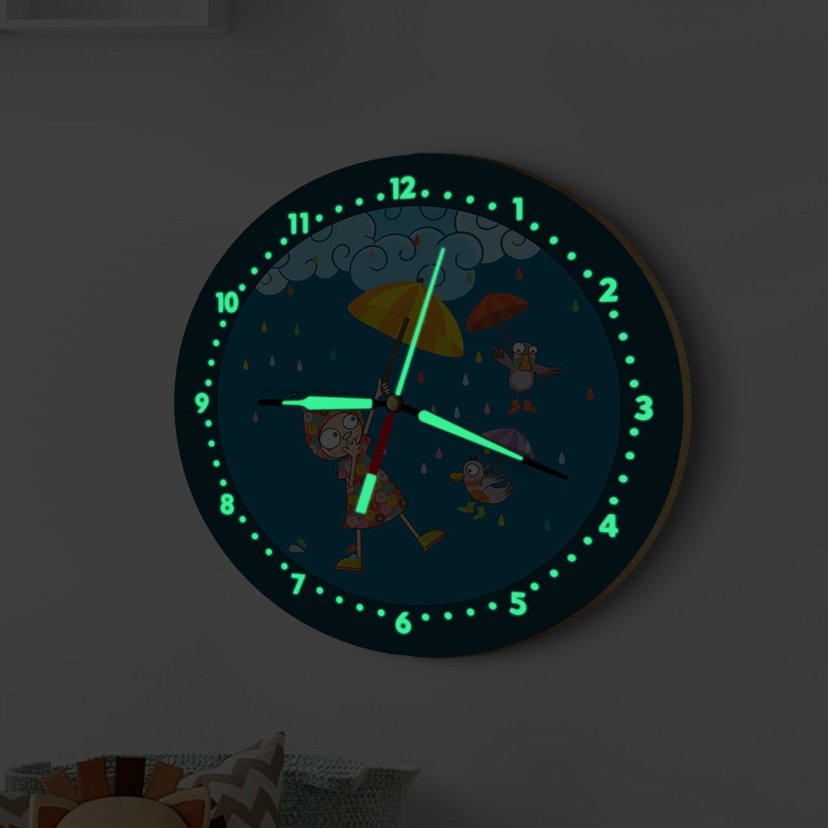 Dekor Loft Fosforlu Gece Parlayan Çocuk Odası Duvar Saati Ceren Bebek Yağmurlu Gün