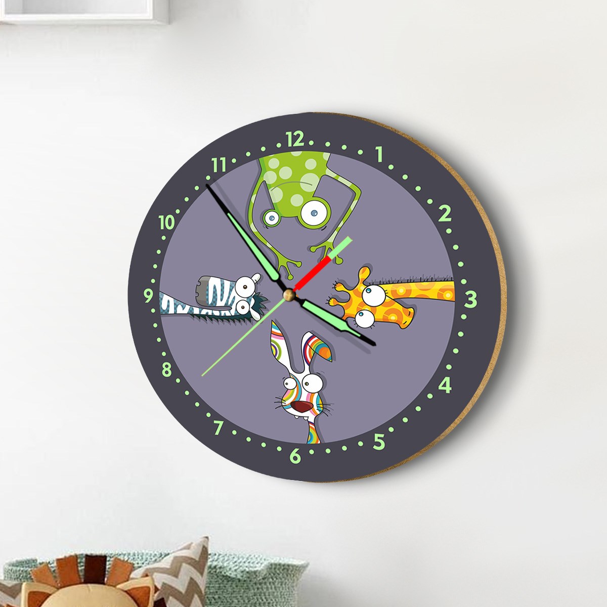 Dekor Loft Fosforlu Gece Parlayan Çocuk Odası Duvar Saati Şirin Karakterler