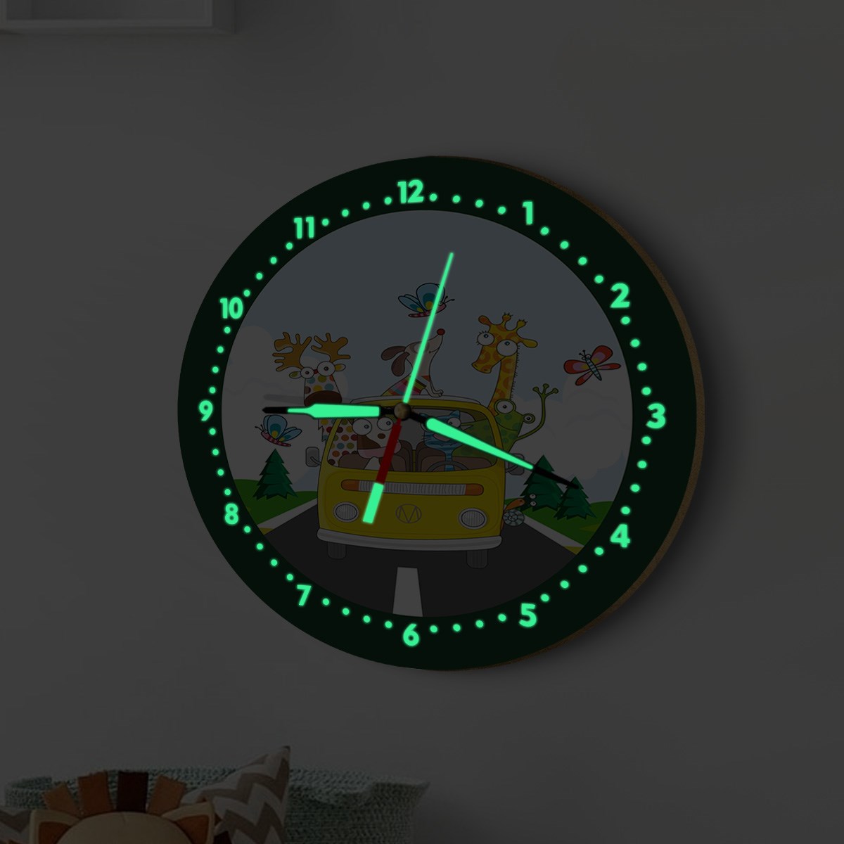 Dekor Loft Fosforlu Gece Parlayan Çocuk Odası Duvar Saati Komik Yolculuk