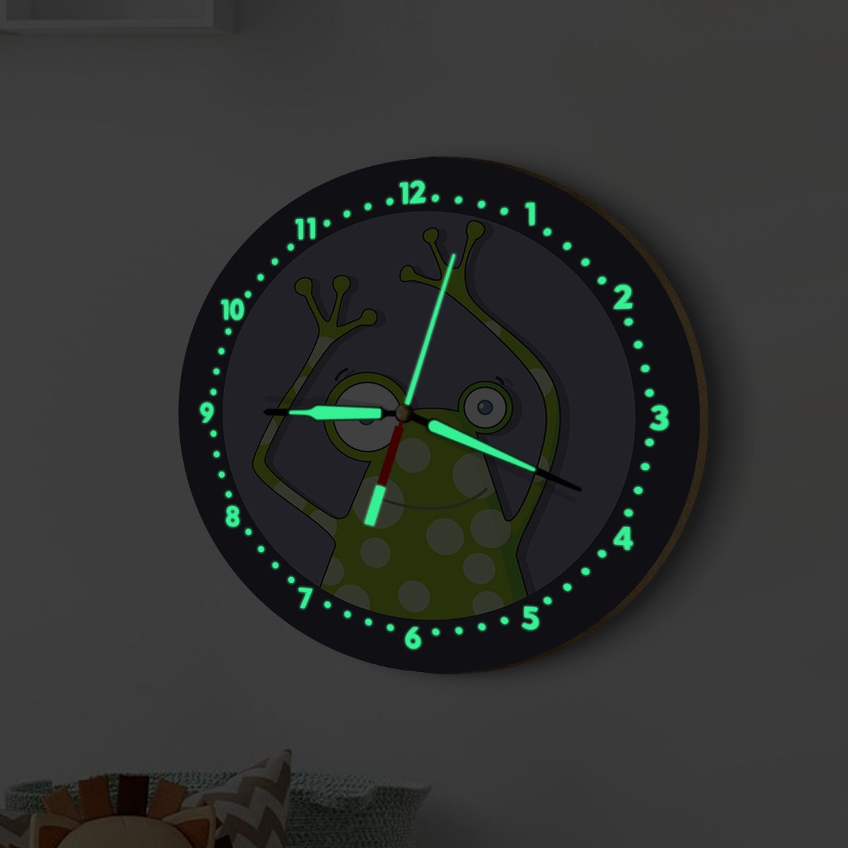 Dekor Loft Fosforlu Gece Parlayan Çocuk Odası Duvar Saati Kurbağa