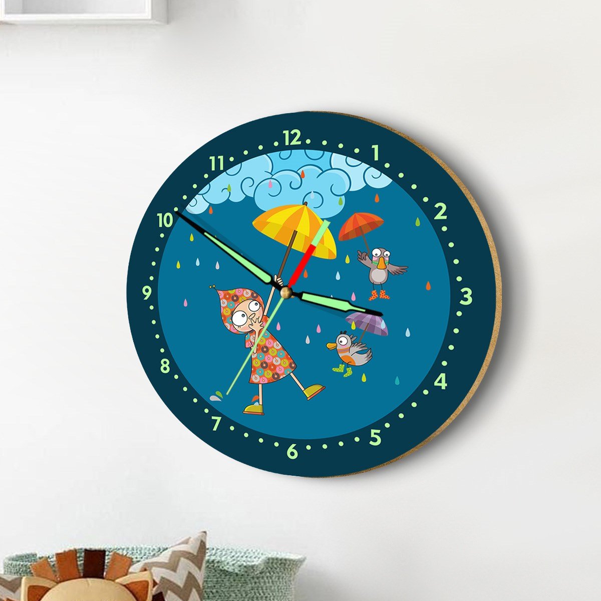Dekor Loft Fosforlu Gece Parlayan Çocuk Odası Duvar Saati Ceren Bebek Yağmurlu Gün