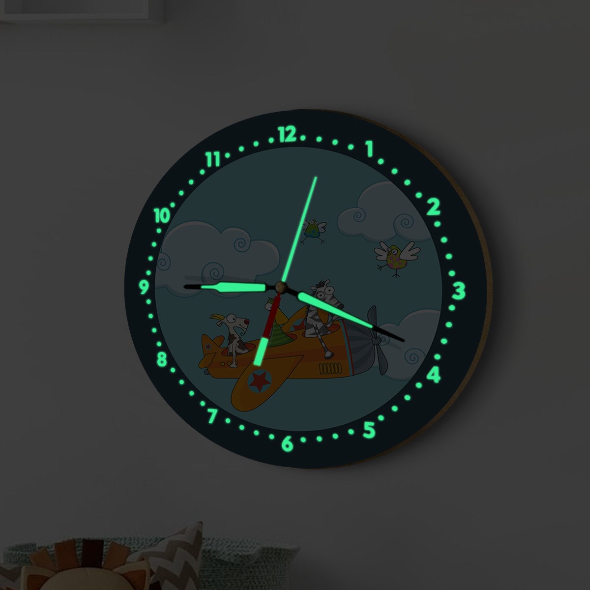 Dekor Loft Fosforlu Gece Parlayan Çocuk Odası Duvar Saati Şirin Uçak