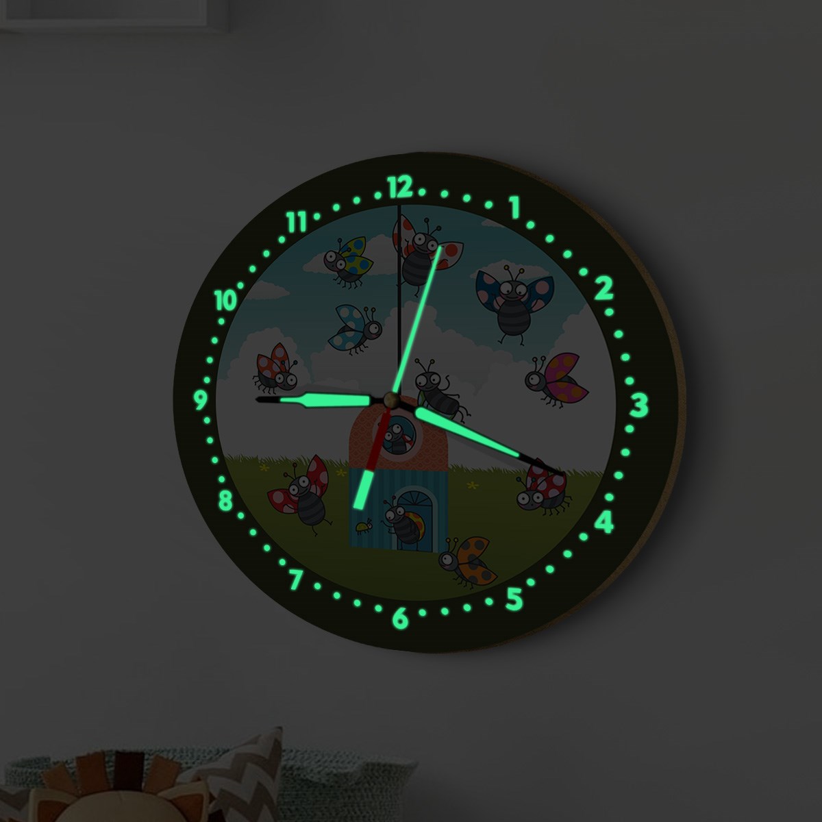Dekor Loft Fosforlu Gece Parlayan Çocuk Odası Duvar Saati Şirin Böcekler