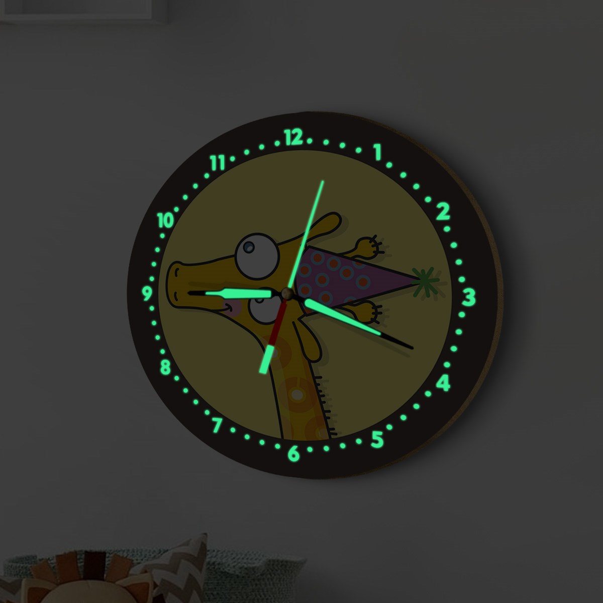 Dekor Loft Fosforlu Gece Parlayan Çocuk Odası Duvar Saati Şapkalı Zürafa