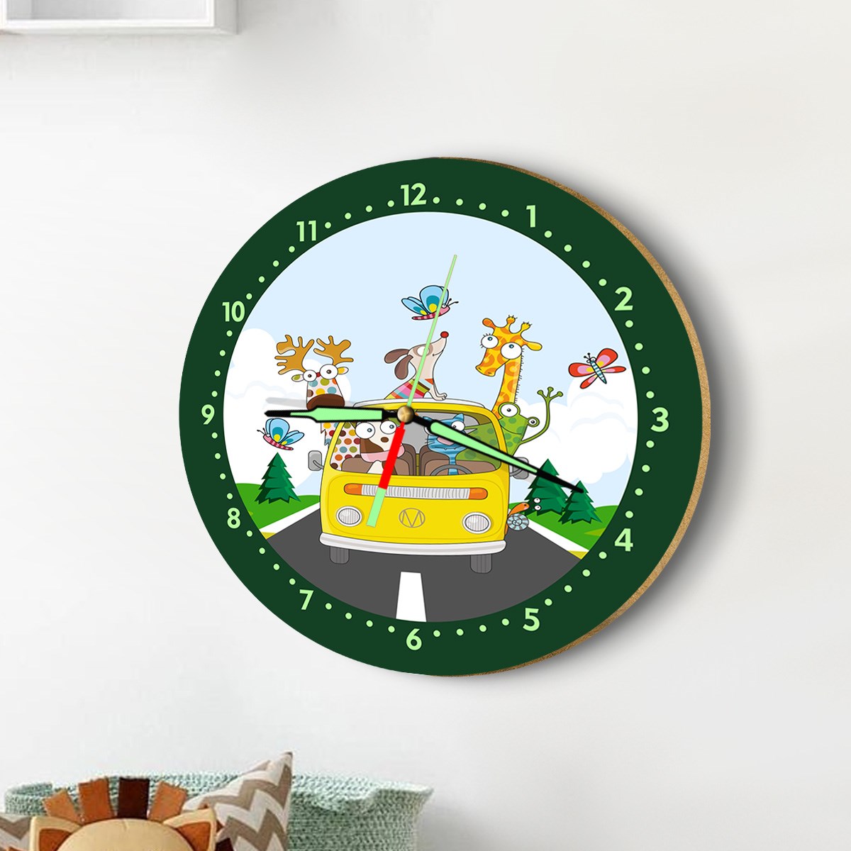 Dekor Loft Fosforlu Gece Parlayan Çocuk Odası Duvar Saati Komik Yolculuk