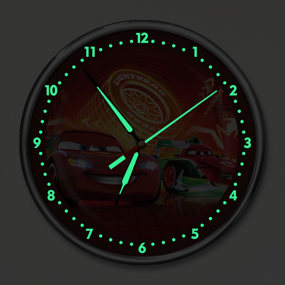 Dekor Loft Premium Gece Parlayan Şimşek McQueen  Çocuk Odası Duvar Saati