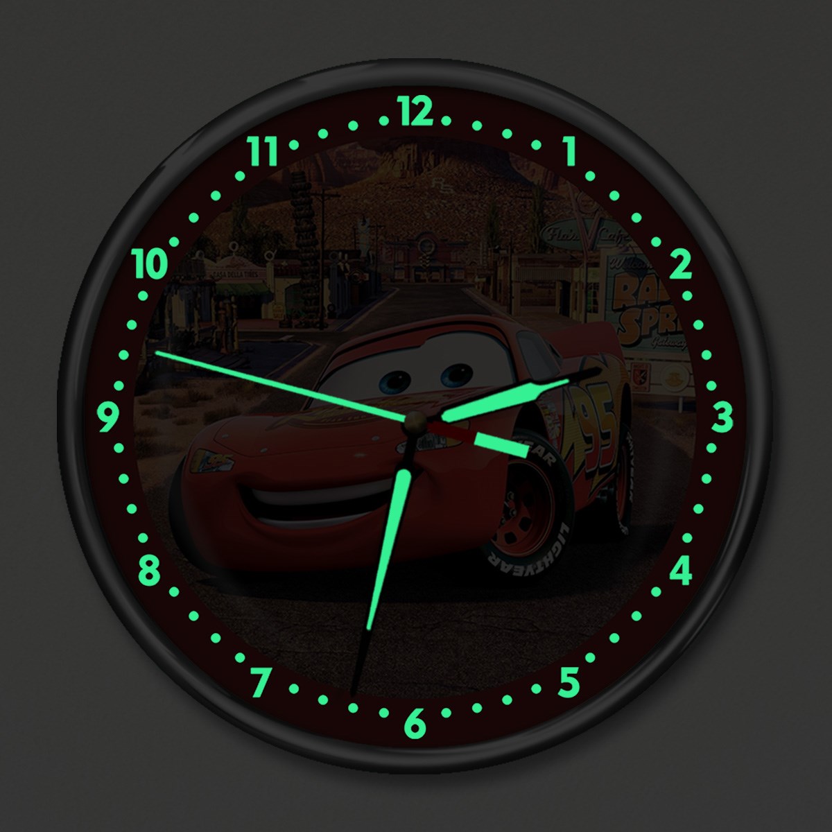 Dekor Loft Premium Gece Parlayan Şimşek McQueen  Çocuk Odası Duvar Saati