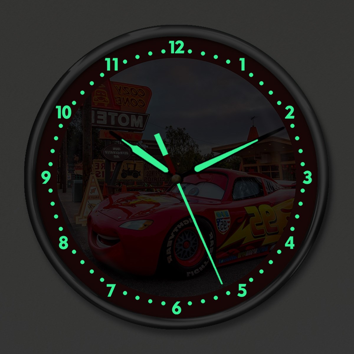 Dekor Loft Premium Gece Parlayan Şimşek McQueen  Çocuk Odası Duvar Saati