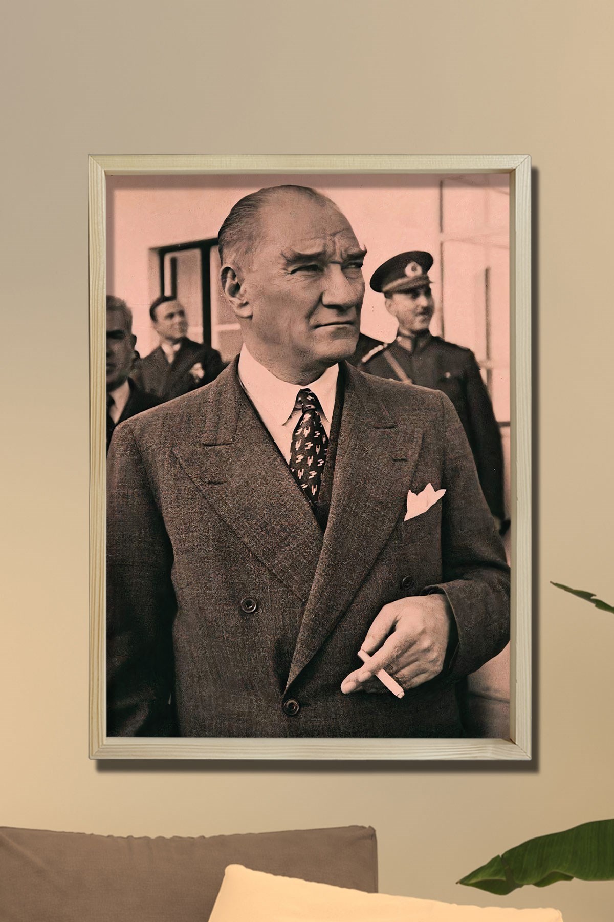Doğal Çam Ağacı Çerçeveli Atatürk Tablo
