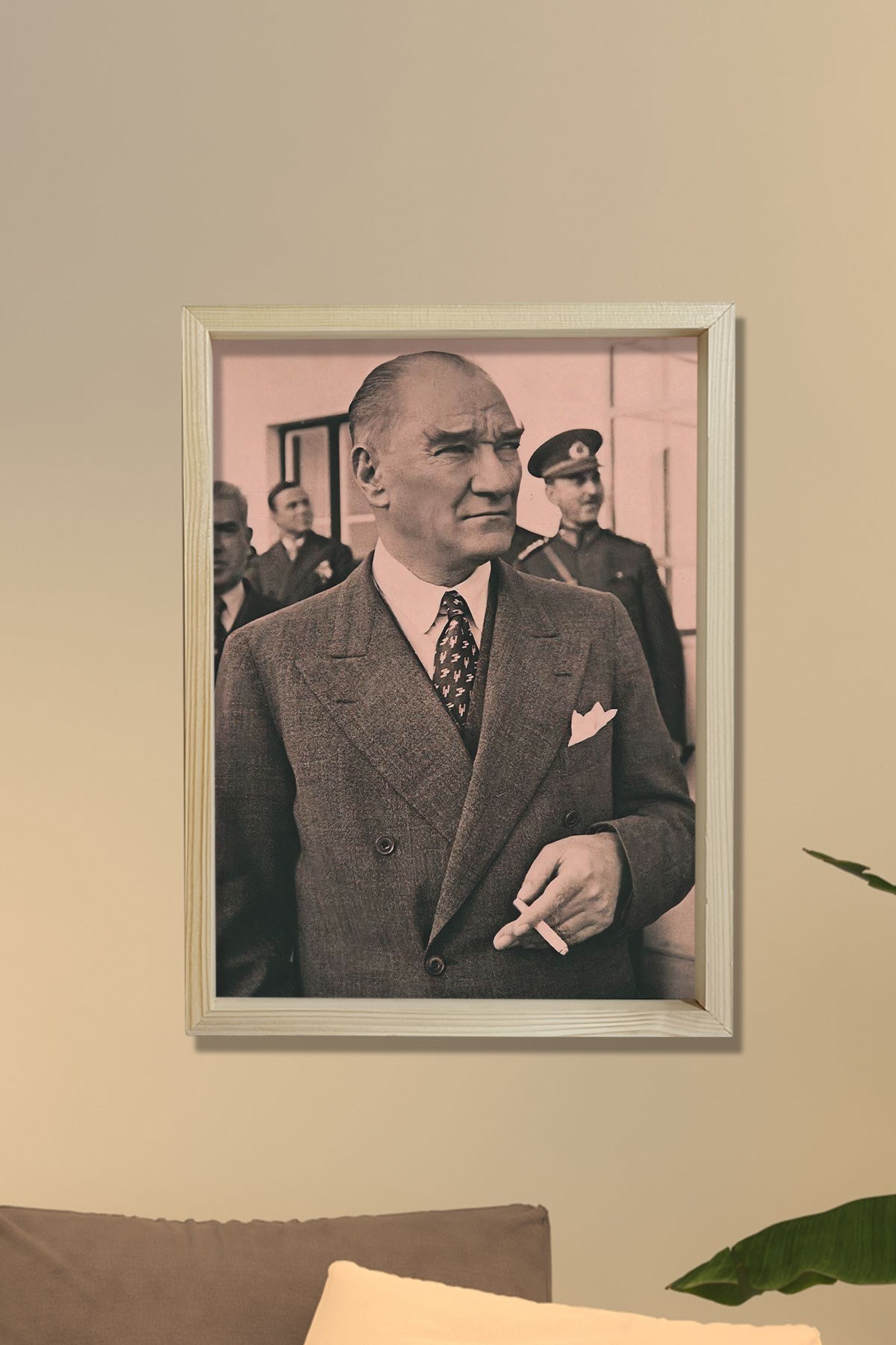 Doğal Çam Ağacı Çerçeveli Atatürk Tablo