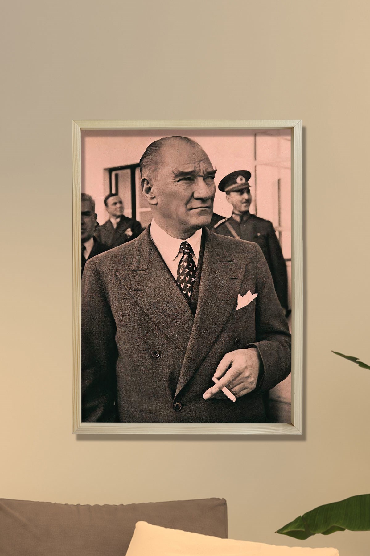 Doğal Çam Ağacı Çerçeveli Atatürk Tablo