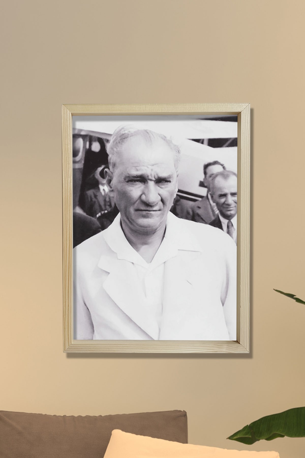 Doğal Çam Ağacı Çerçeveli Atatürk Tablo