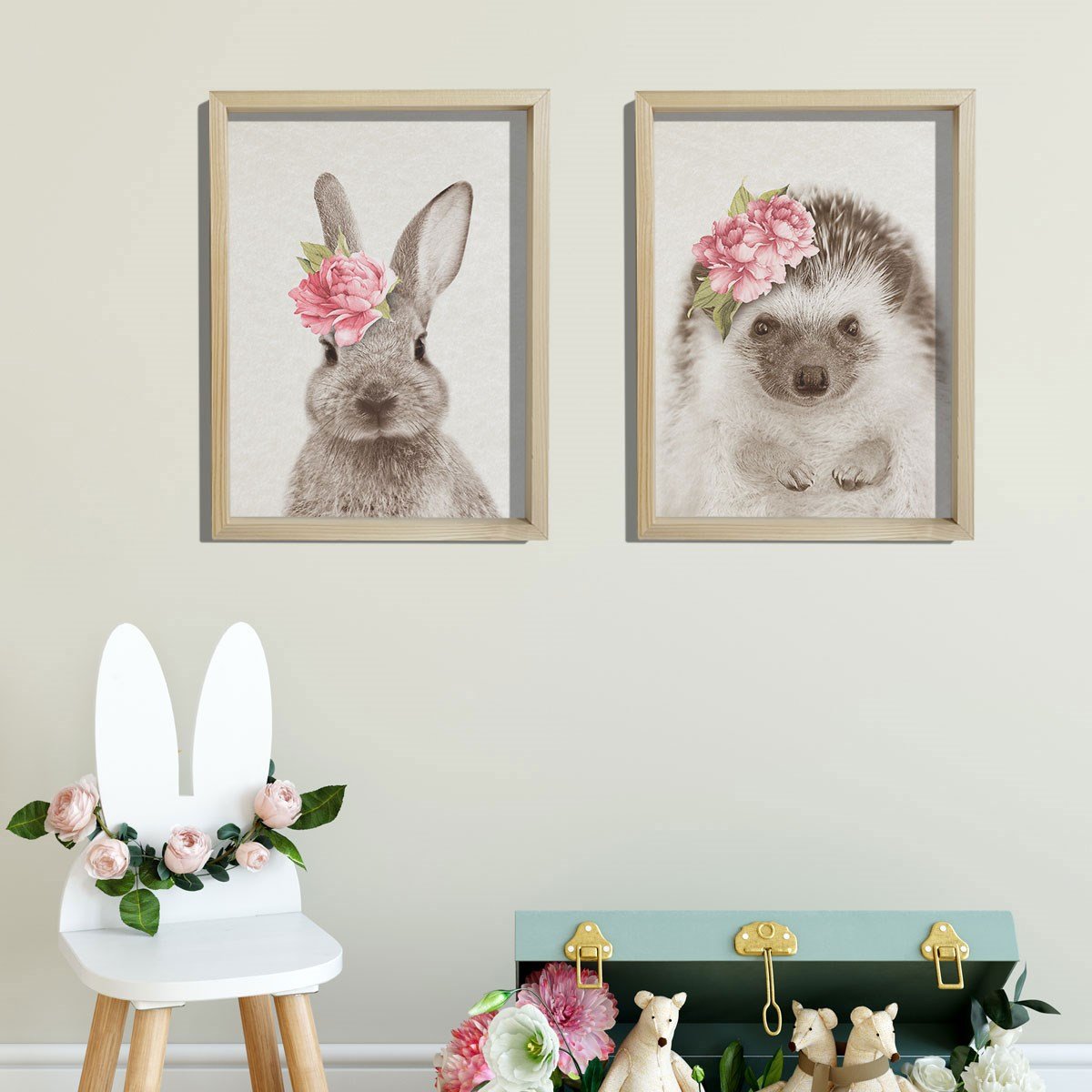 Doğal Çam Çerçeveli Bebek ve Çocuk Odası Duvar Tablosu Turuncu Çiçekli Tavşan ve Kirpi