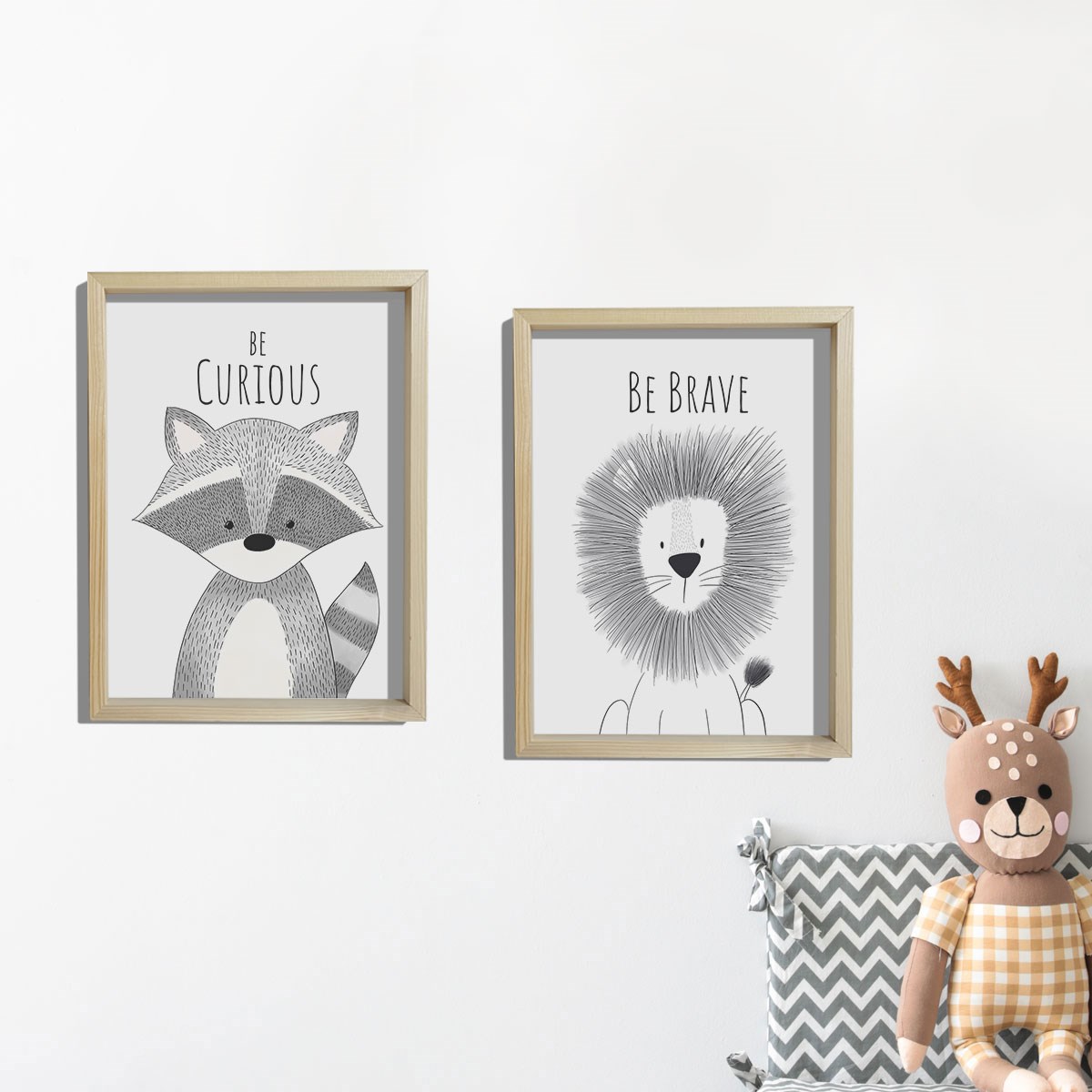 Doğal Çam Çerçeveli Bebek ve Çocuk Odası Duvar Tablosu Rakun ve Aslan