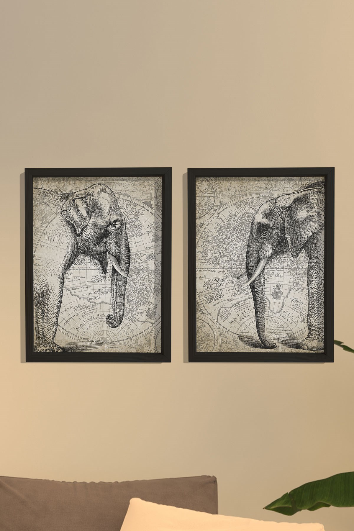 Doğal Çam Çerçeveli Duvar Tablosu Afrika Filleri ve Antik Harita