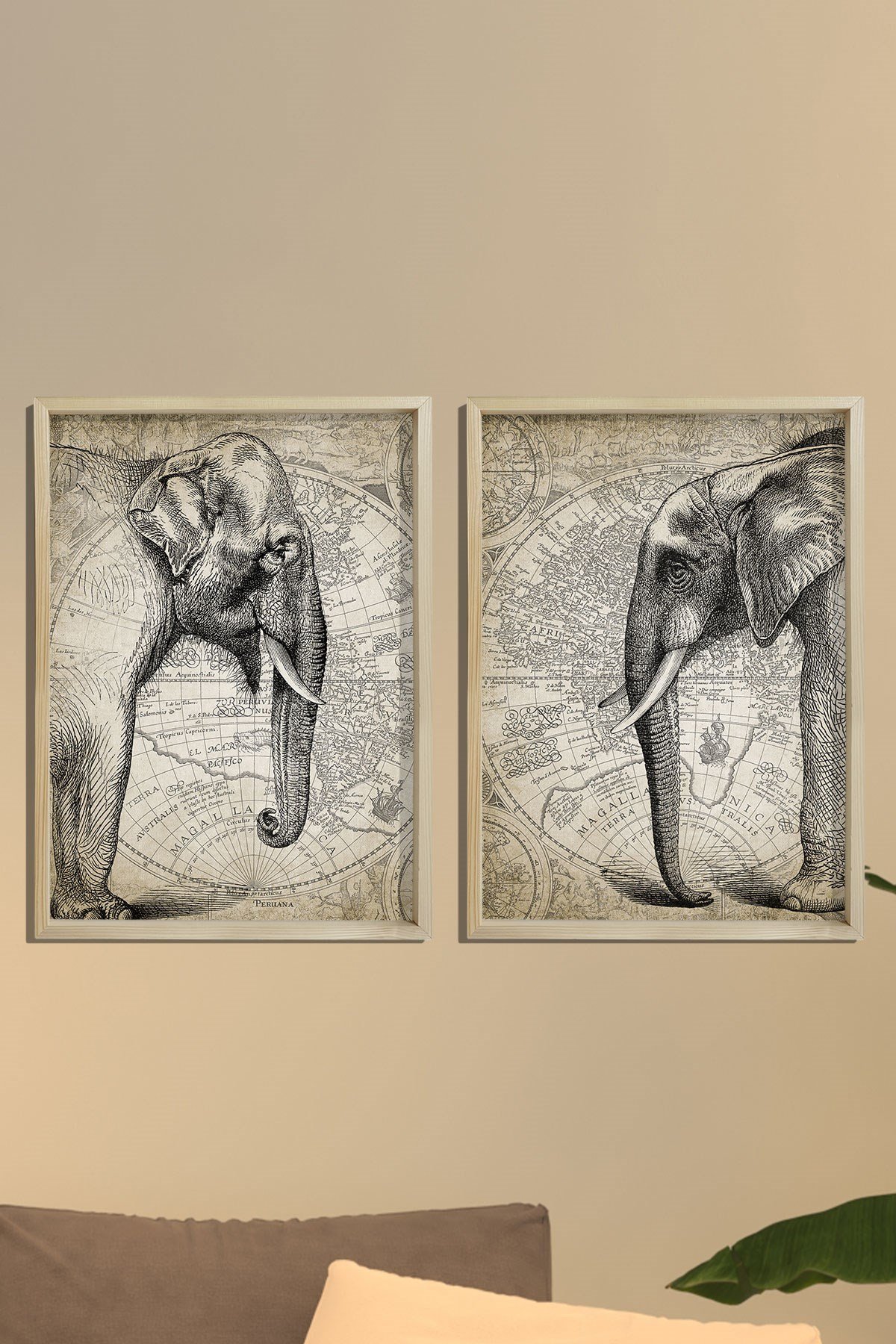 Doğal Çam Çerçeveli Duvar Tablosu Afrika Filleri ve Antik Harita