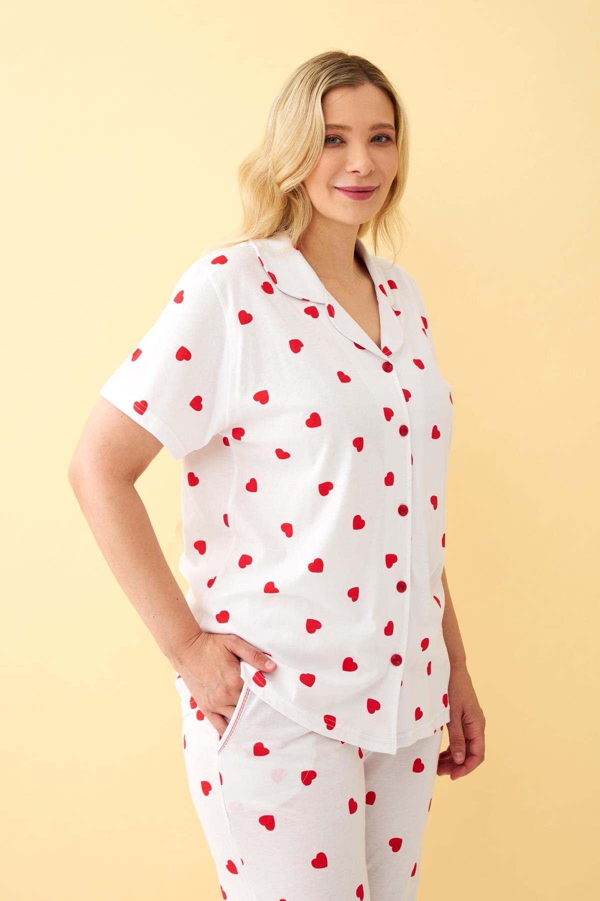 Akbeniz Kadın Beyaz Kırmızı Kalp Desenli Önden Düğmeli Büyük Beden Pijama Takımı
