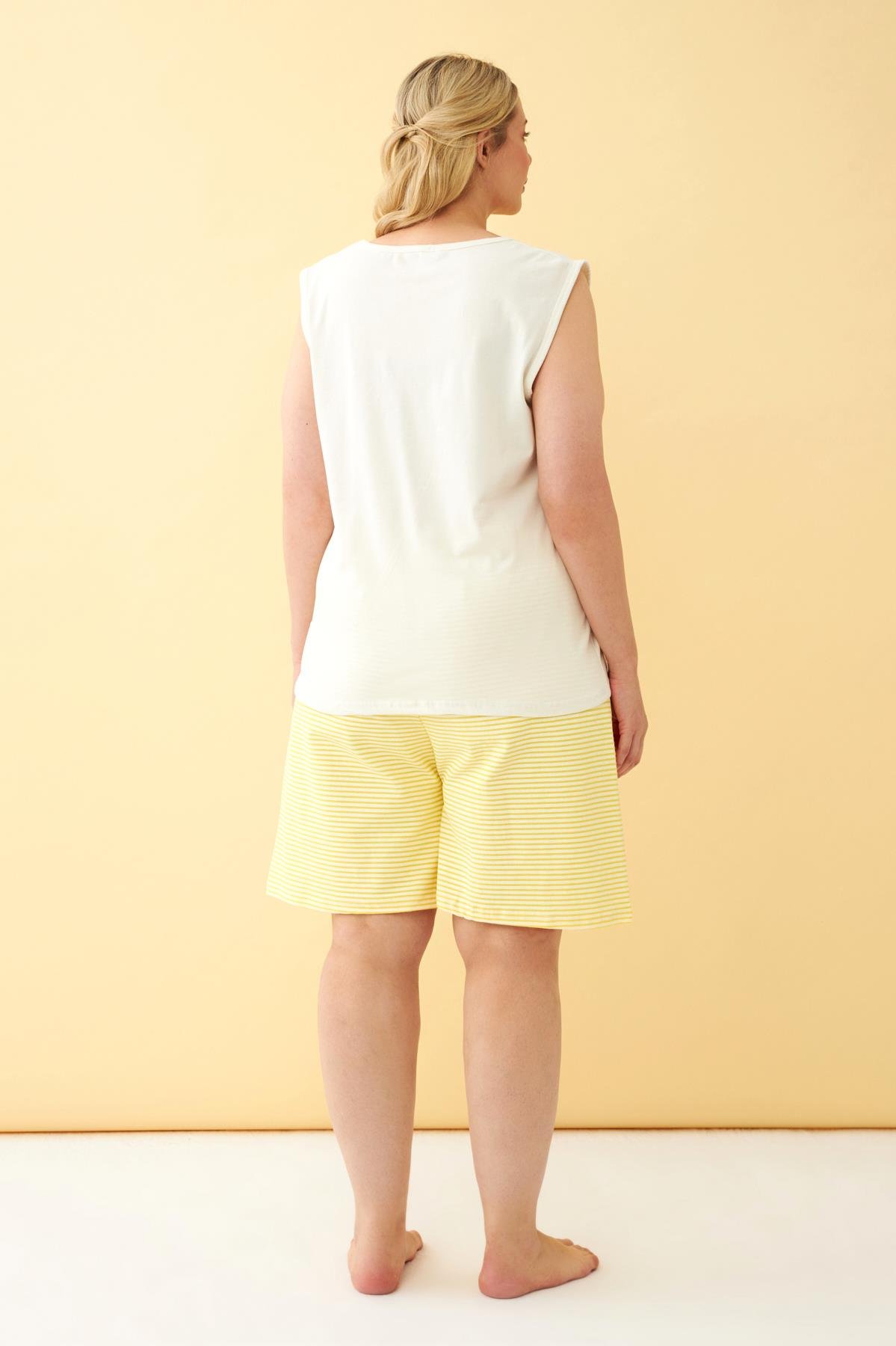 Akbeniz Kadın Beyaz Kurdele Detaylı Sarı Çizgili Şortlu Büyük Beden Pijama Takımı