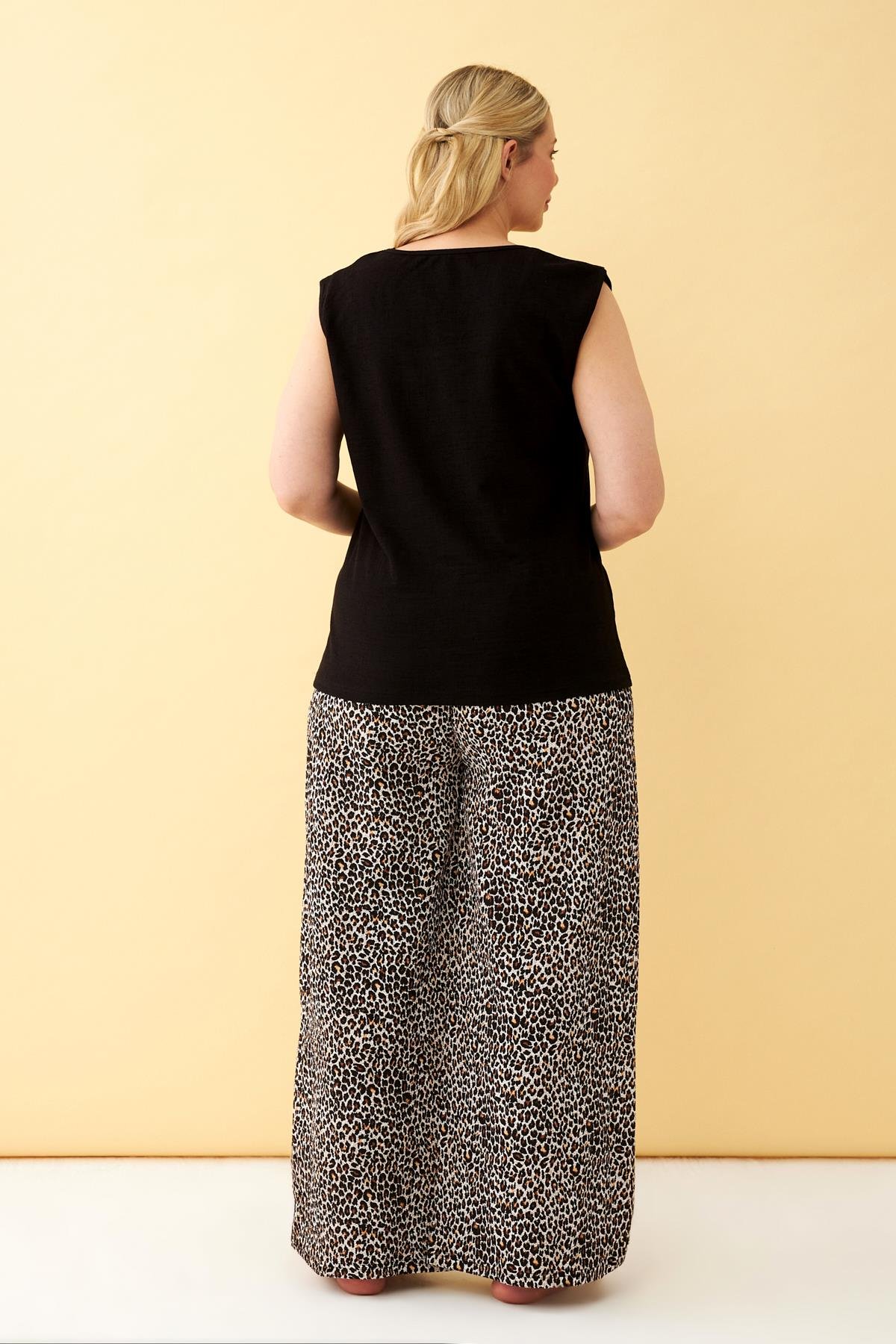 Akbeniz Kadın Büyük Beden Leopar Desenli Bürümcük Kumaş Rahat Tek Alt