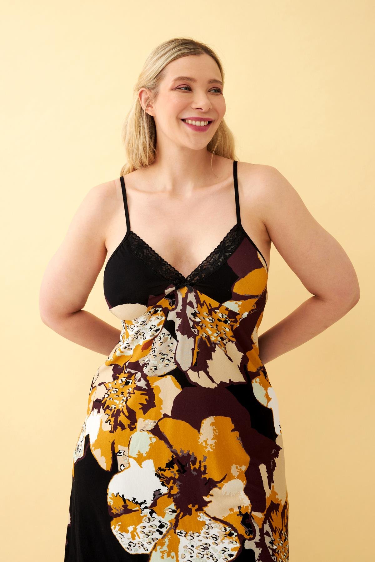 Akbeniz Kadın Büyük Beden Siyah Çiçek Desenli Askılı Gecelik