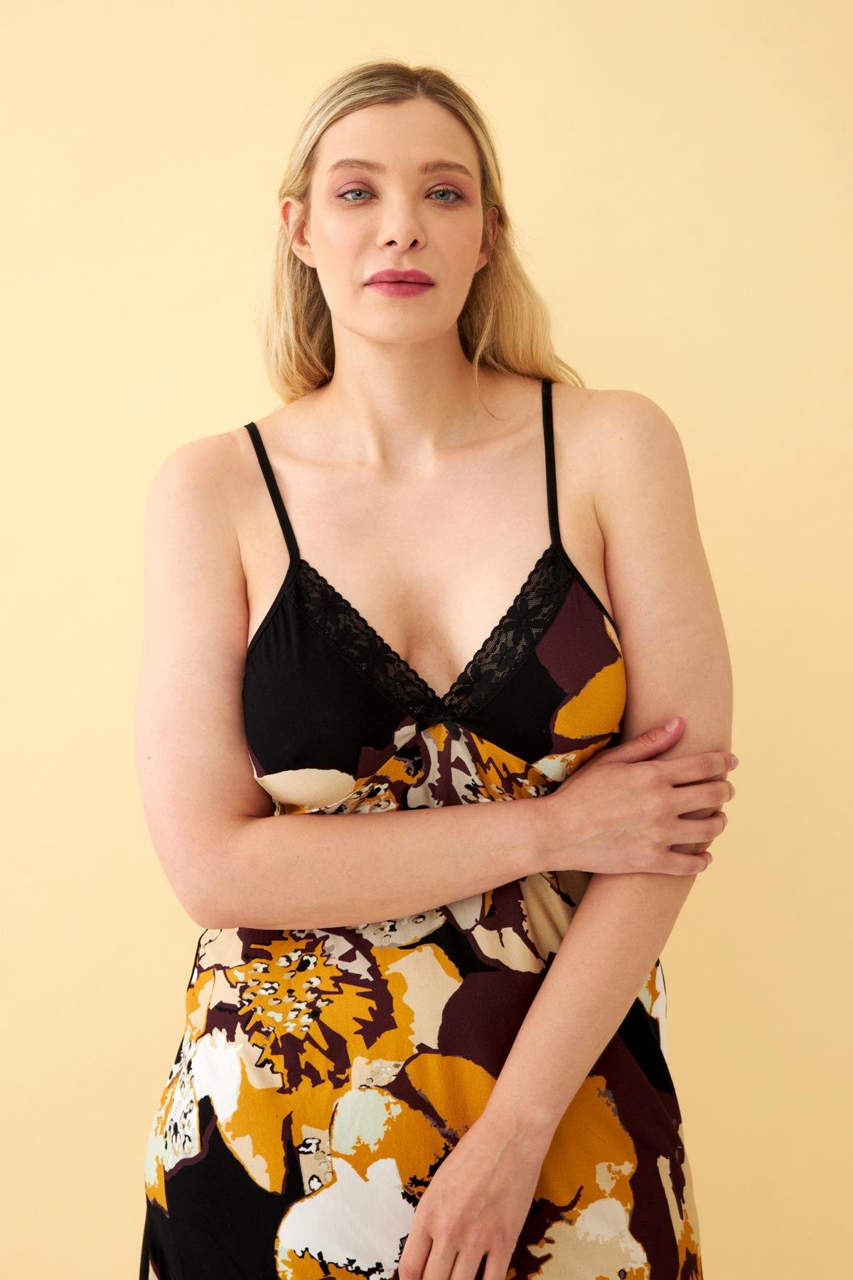 Akbeniz Kadın Büyük Beden Siyah Çiçek Desenli Askılı Gecelik