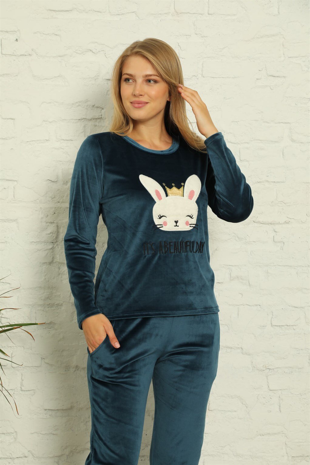 Akbeniz Kadın Kadife Uzun Kol Pijama Takım 9004