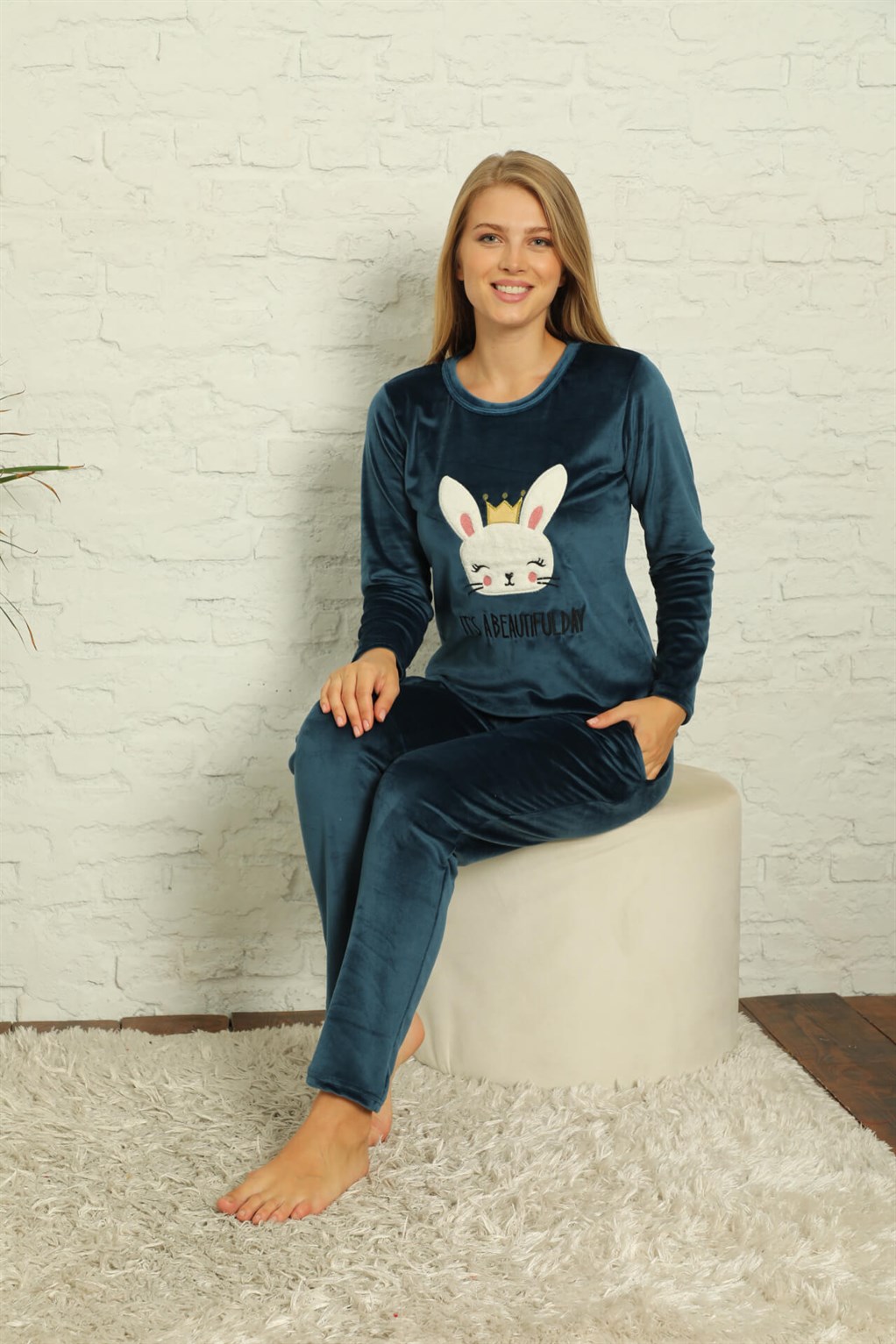 Akbeniz Kadın Kadife Uzun Kol Pijama Takım 9004