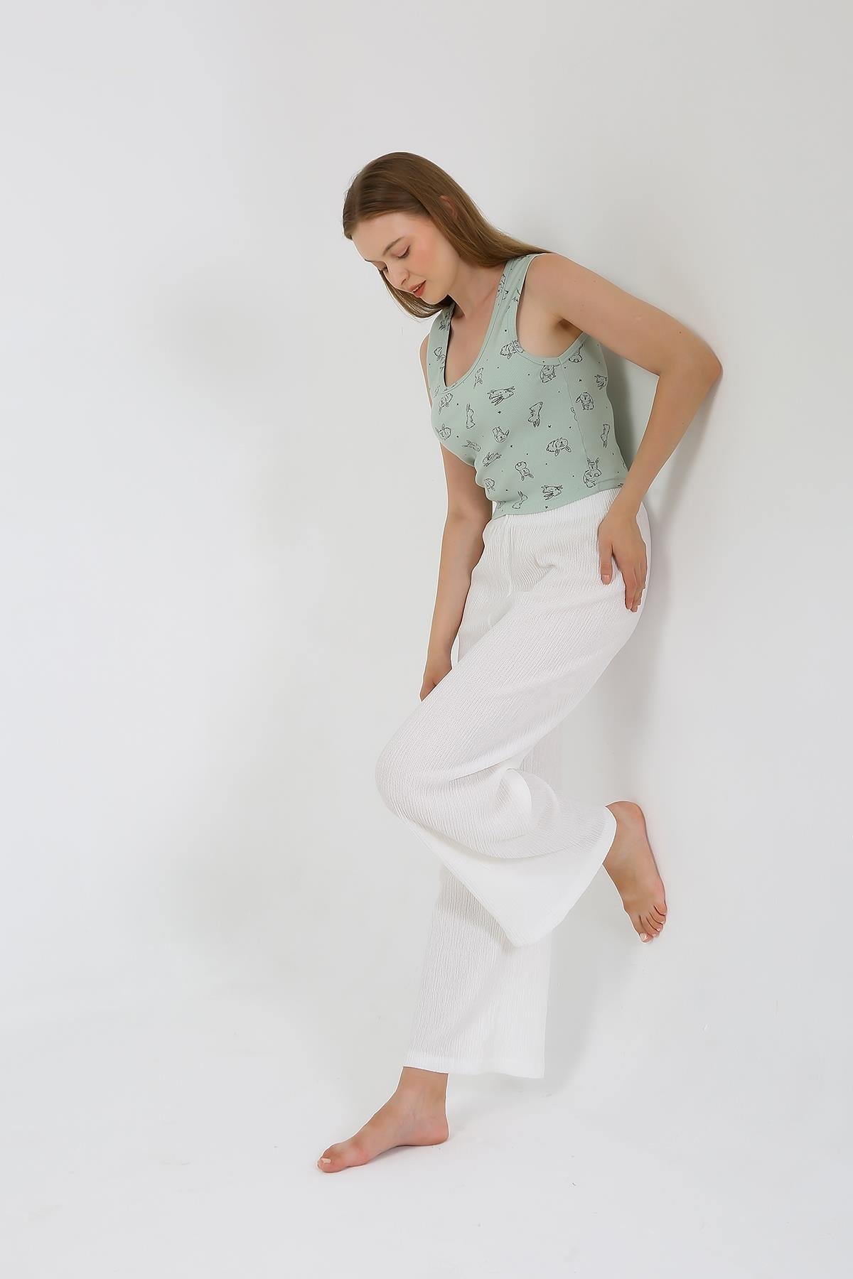 Akbeniz Kadın Kalın Askılı Body Bol Paça Pantolon 2`li Takım Beyaz 4219