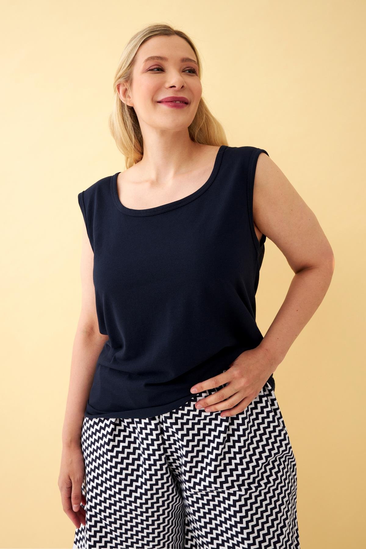 Akbeniz Kadın Lacivert Geometrik Desenli Şortlu Büyük Beden Pijama Takımı