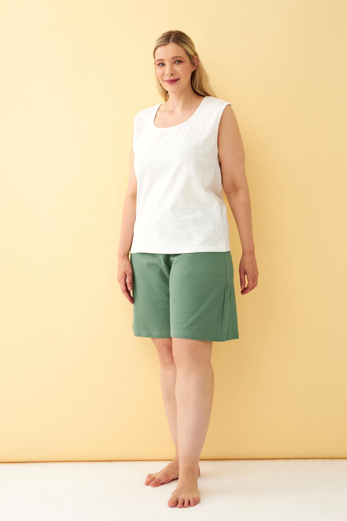 Akbeniz Kadın Yeşil Rahat Kalıp Büyük Beden Cepli Şort