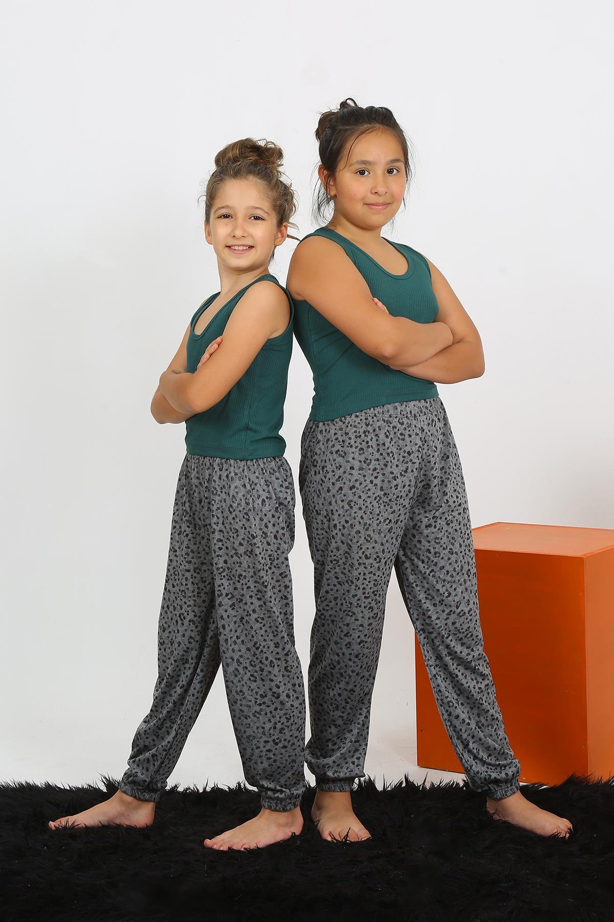 Akbeniz Kız Çocuk Sıfır Kol Zümrüt Yeşili Penye Pijama Takım 20433