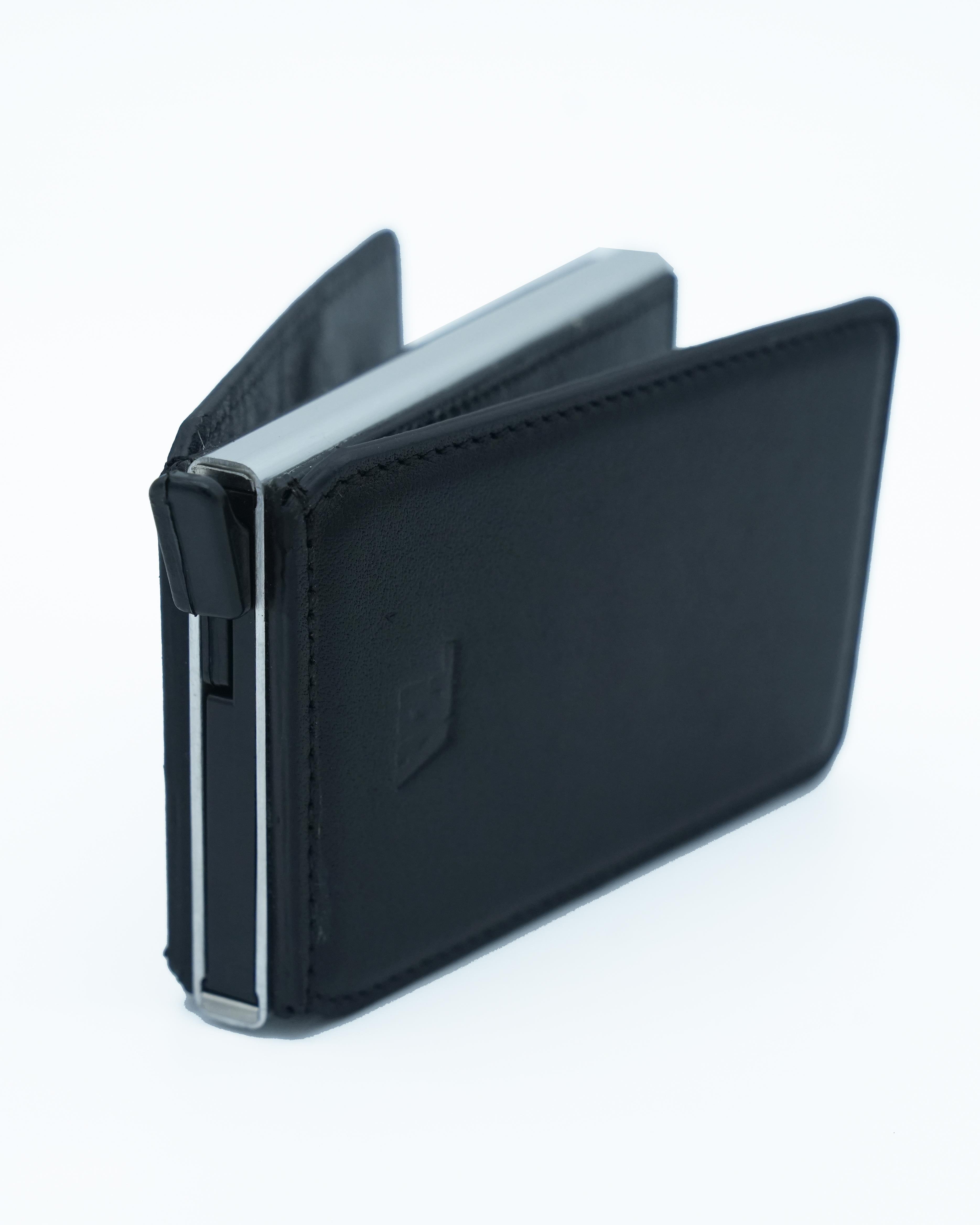 Deri mekanizmalı kartlık siyah 005K