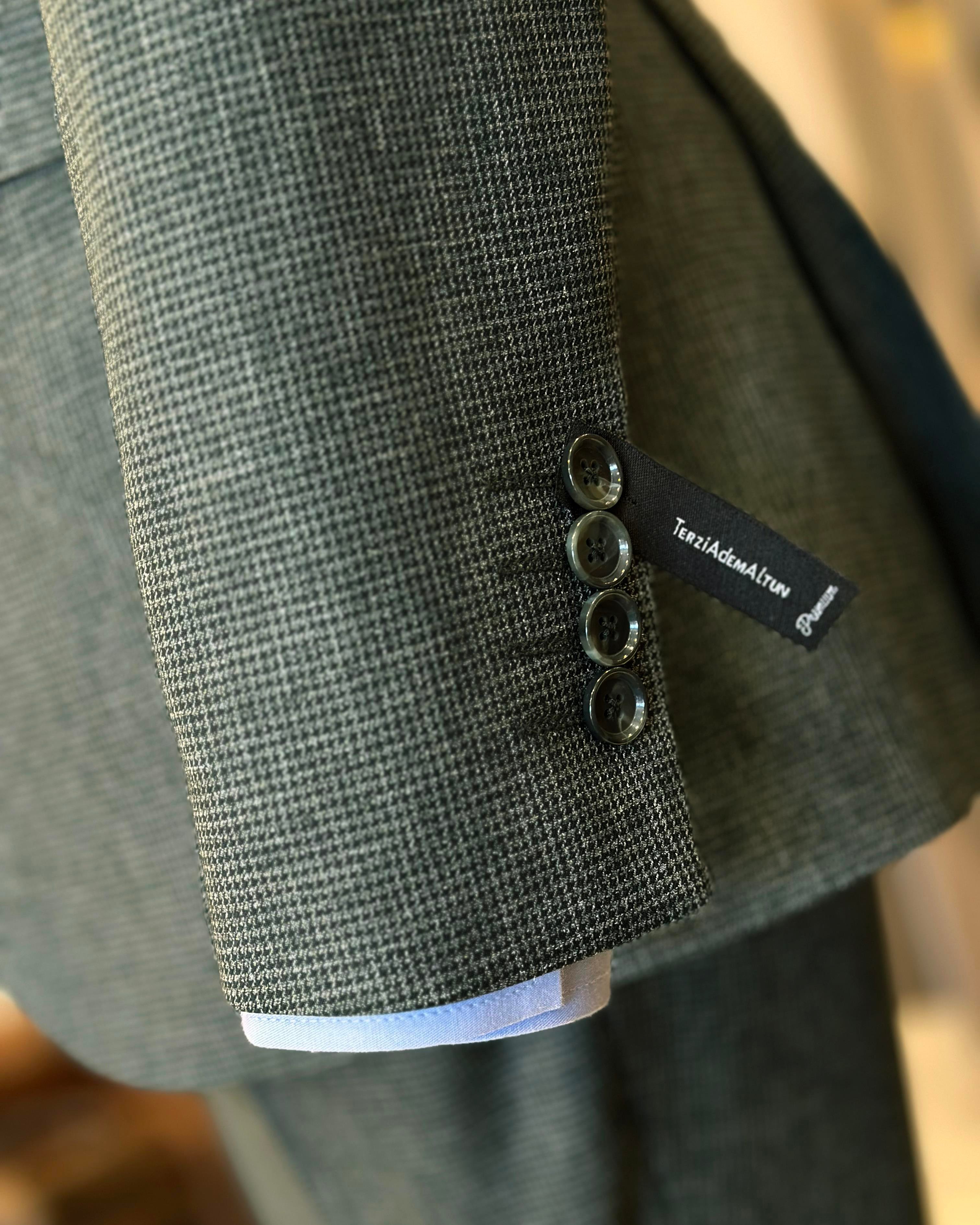Italian style jacket vest trousers men's suit green T11119