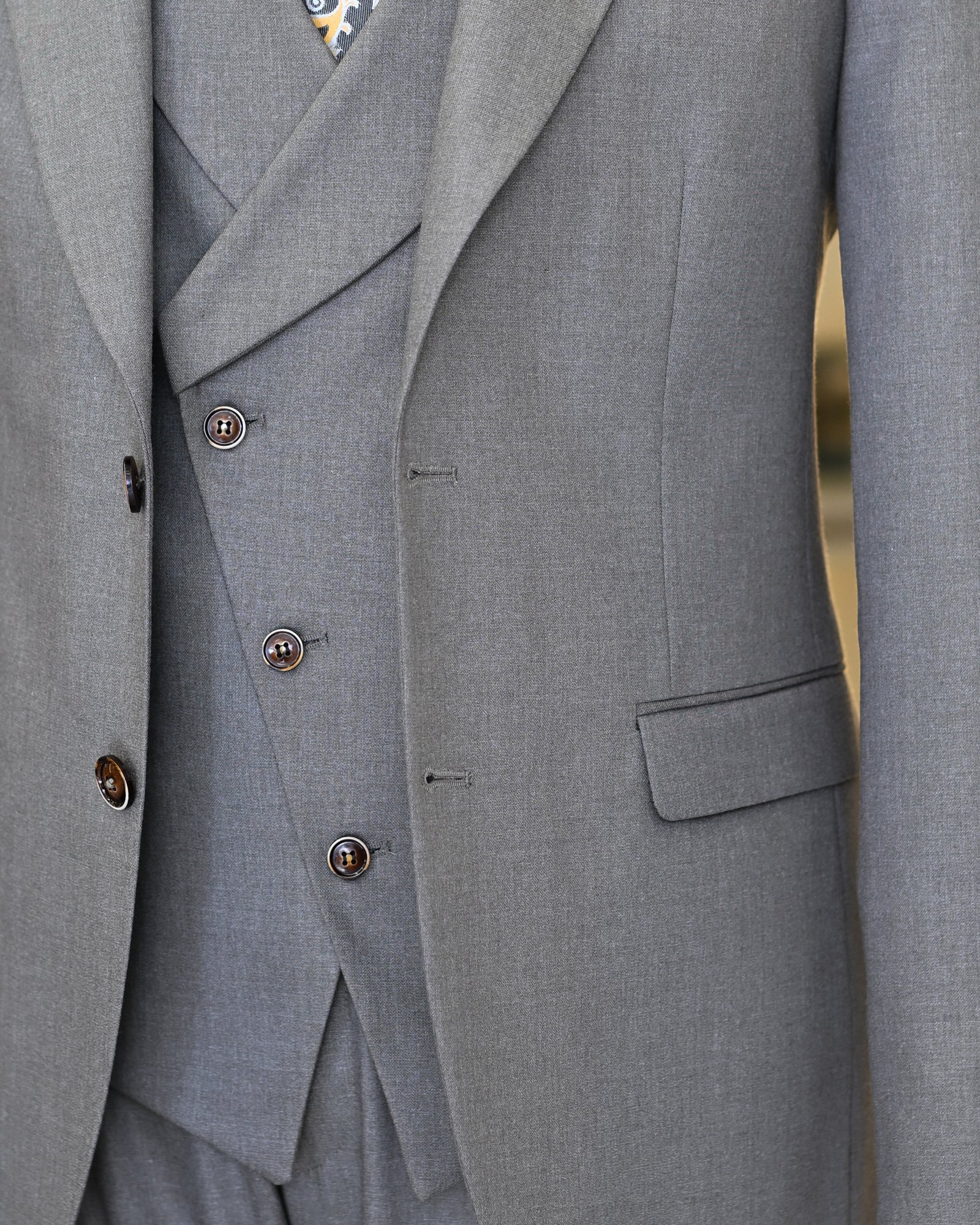 Italian style jacket vest pleated trouser suit mink T11325