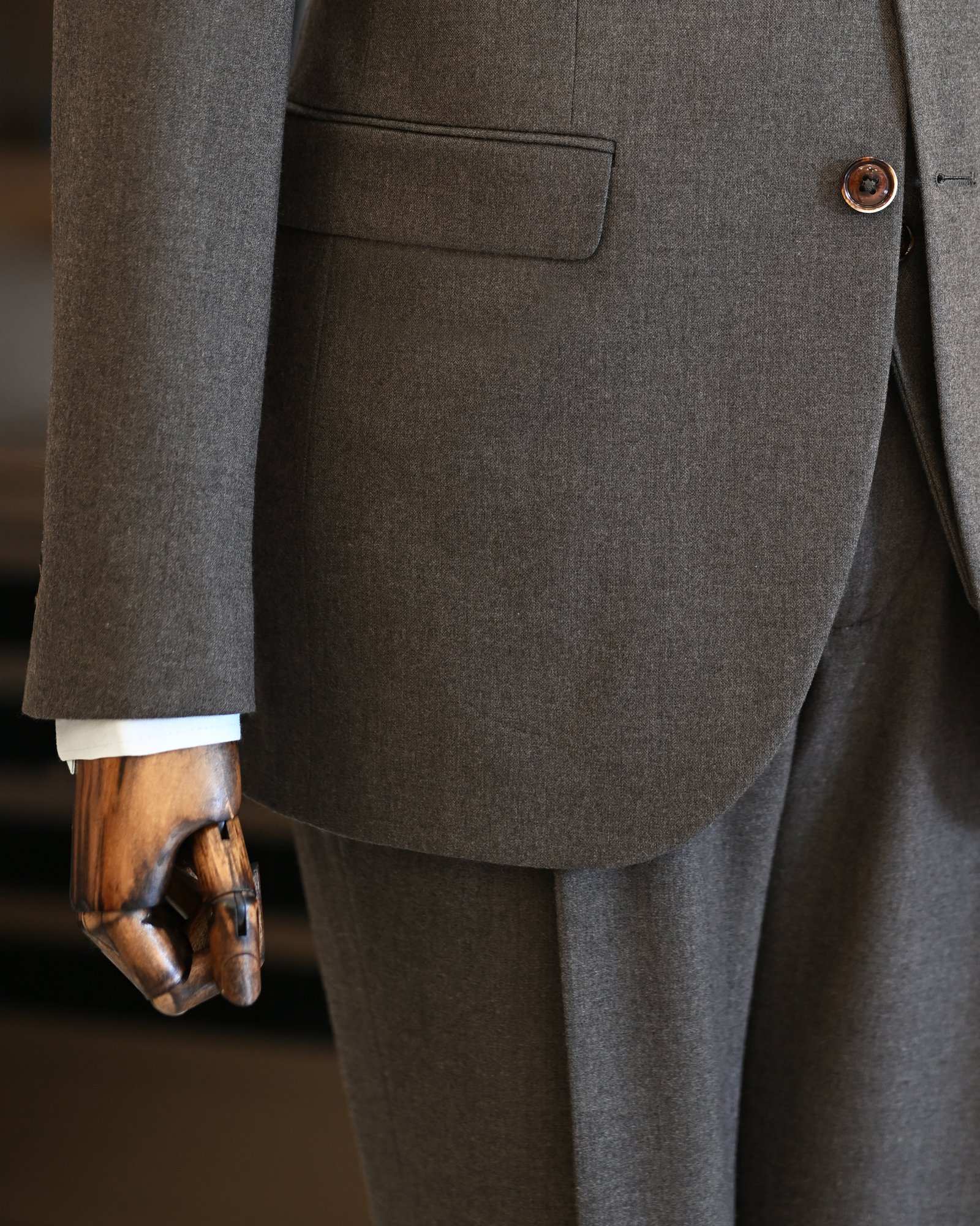 Italian style jacket vest pleated trouser suit brown T11324