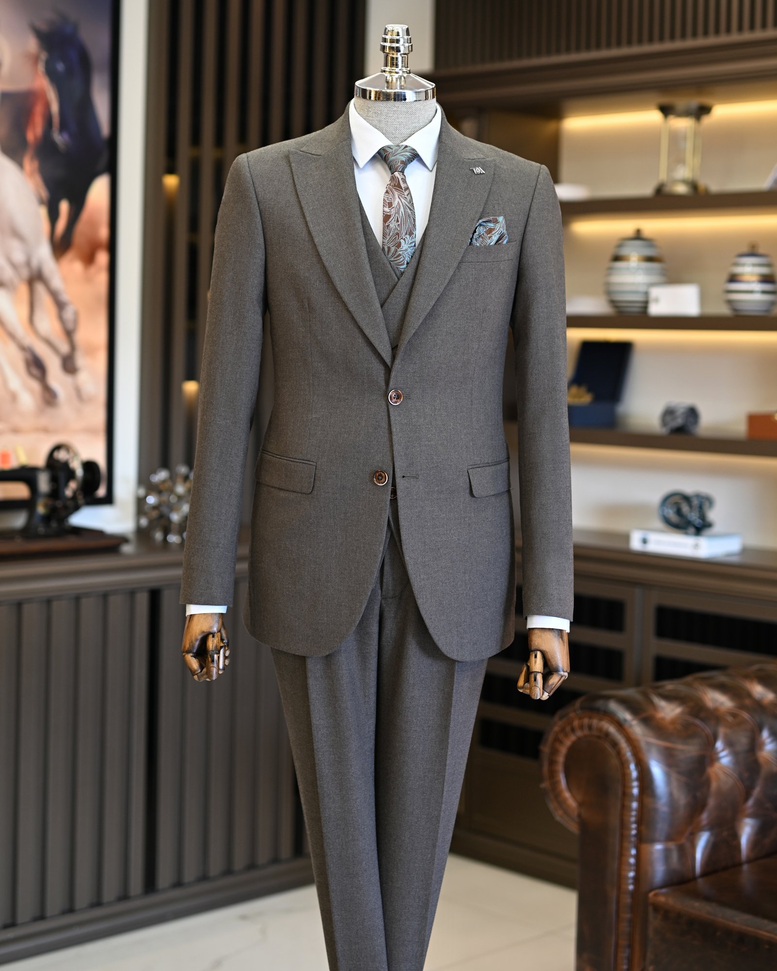 Italian style jacket vest pleated trouser suit brown T11324