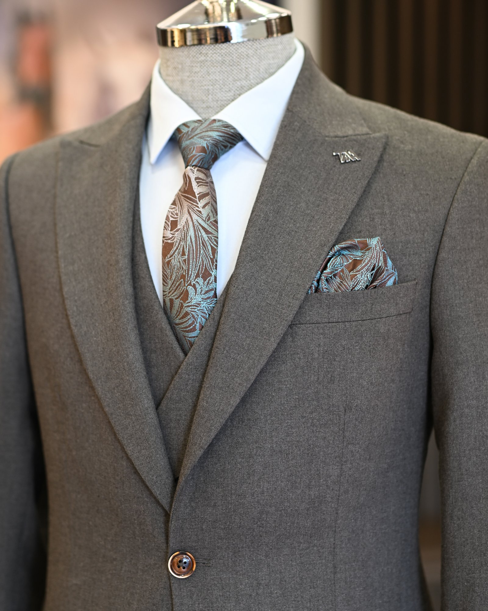 Italian style jacket vest pleated trouser suit brown T11324