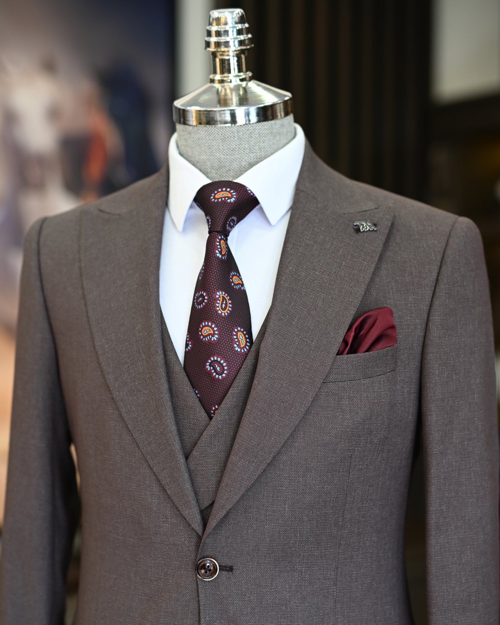 Italian style jacket vest pleated trouser suit brown T11316