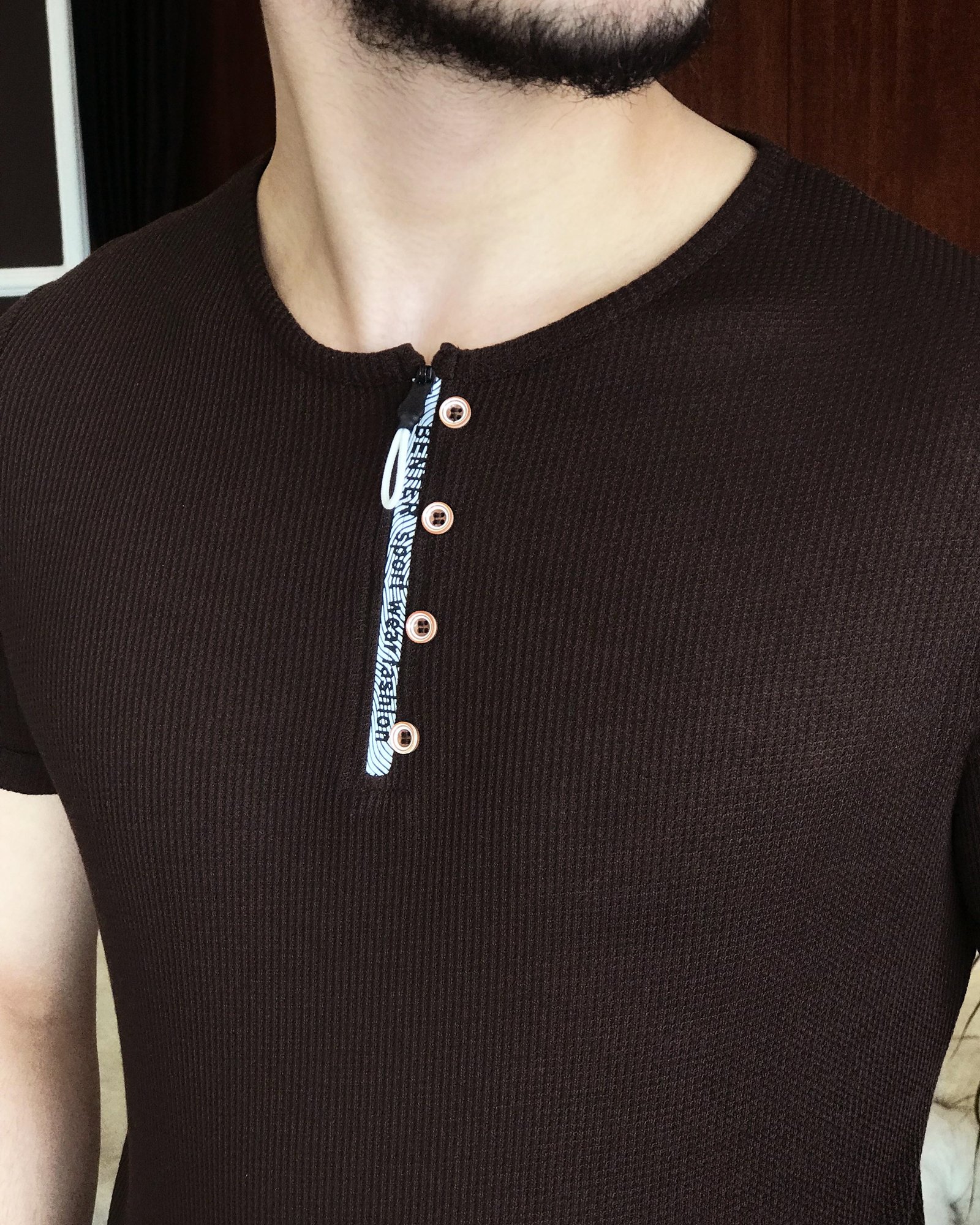 İtalyan stil slim fit fermuarlı kısa kollu pamuk triko tişört Kahverengi T7420
