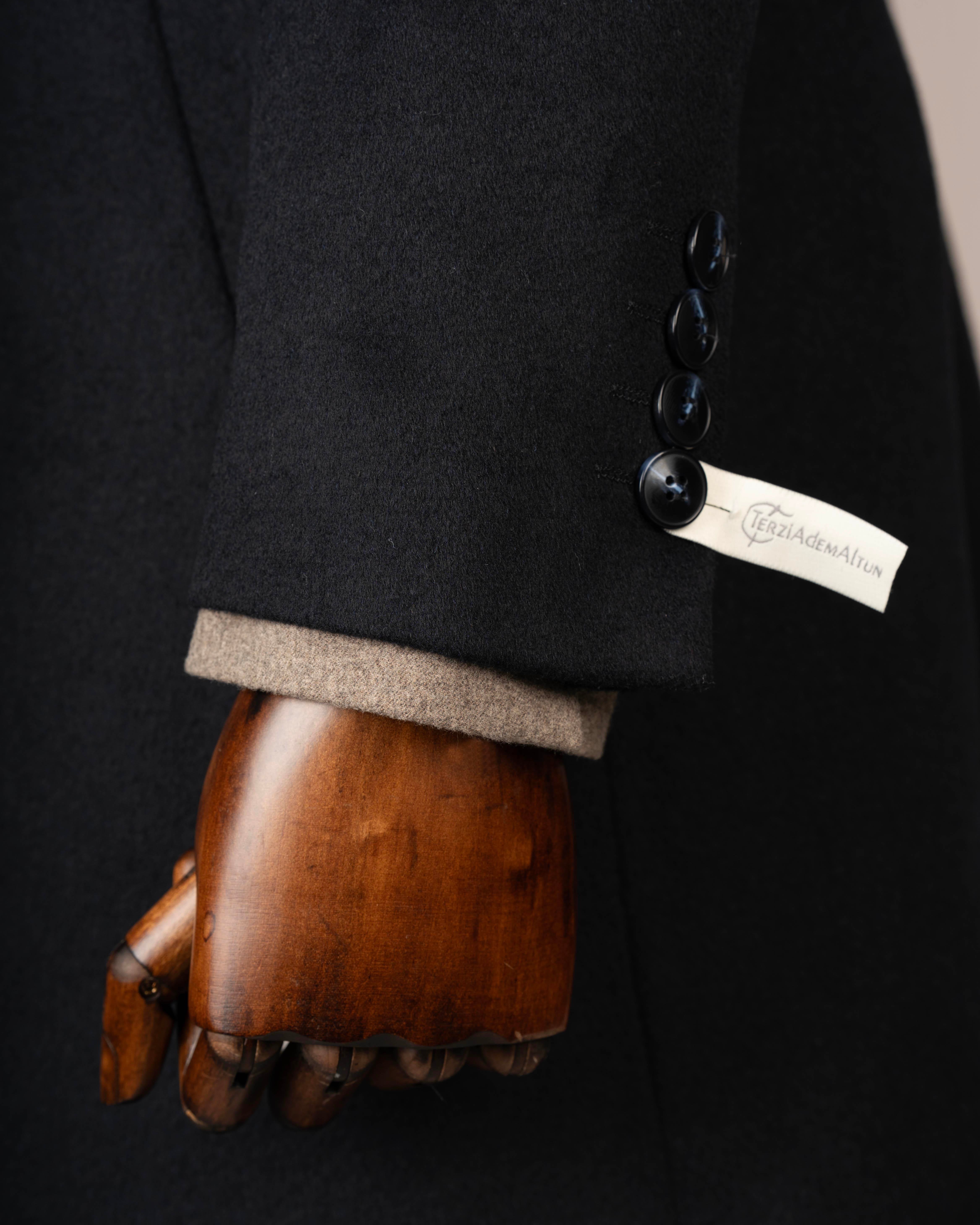 İtalyan stil slim fit sivri yaka yün karışımlı kaşe erkek kaban lacivert T14722