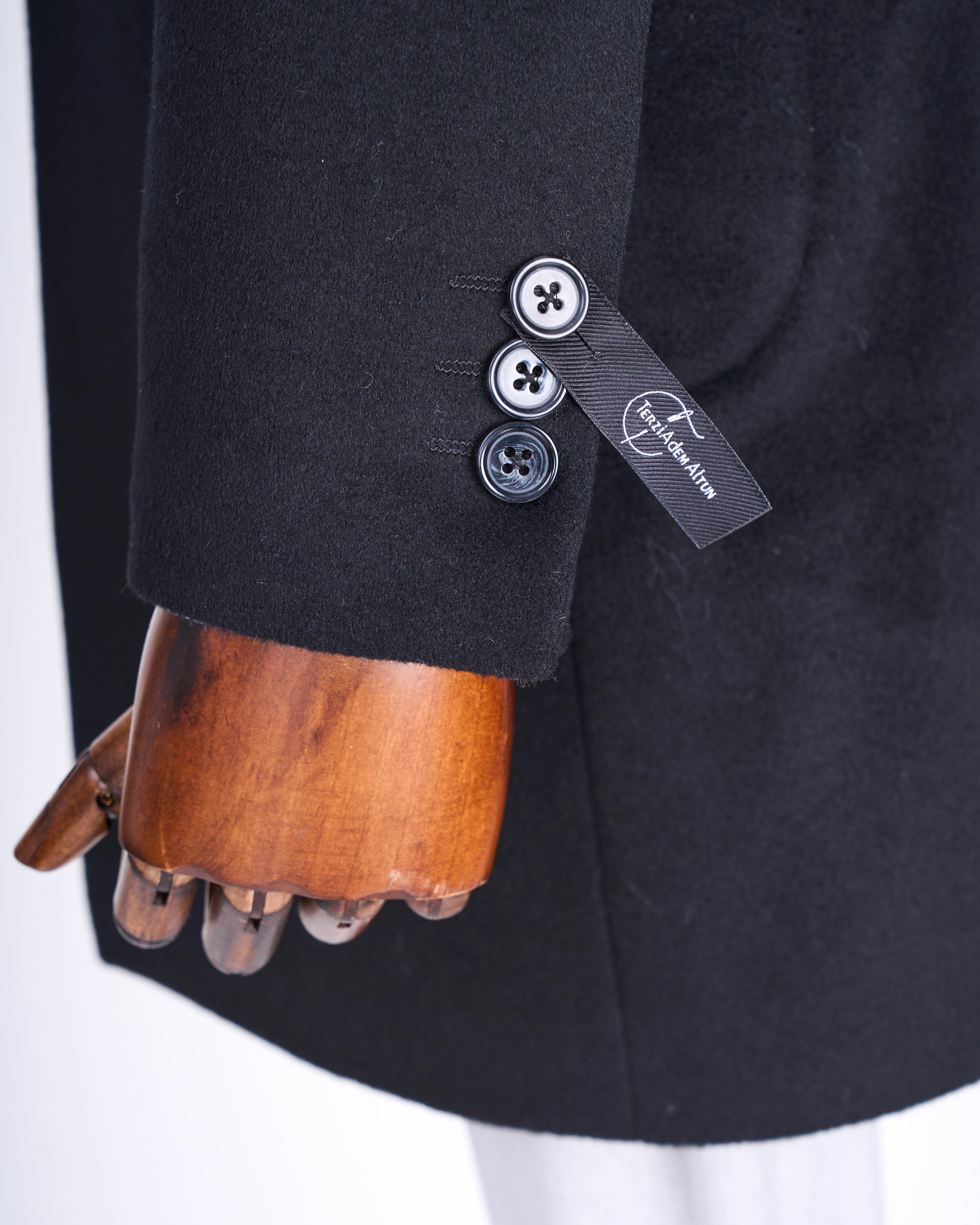 İtalyan stil slim fit sivri yaka yün karışımlı kaşe erkek kaban siyah T13363