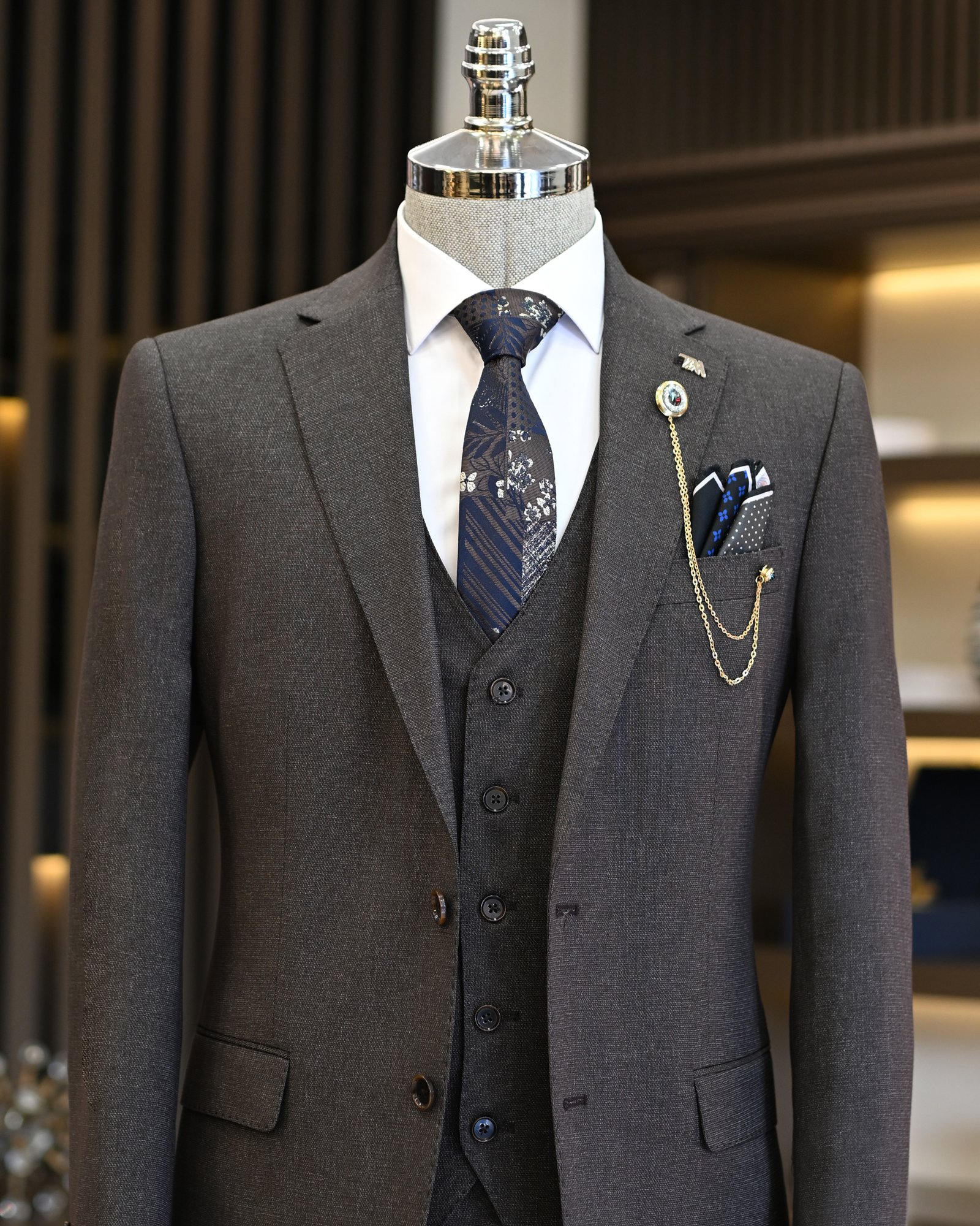 Classic cut jacket vest trousers men's suit brown T11108